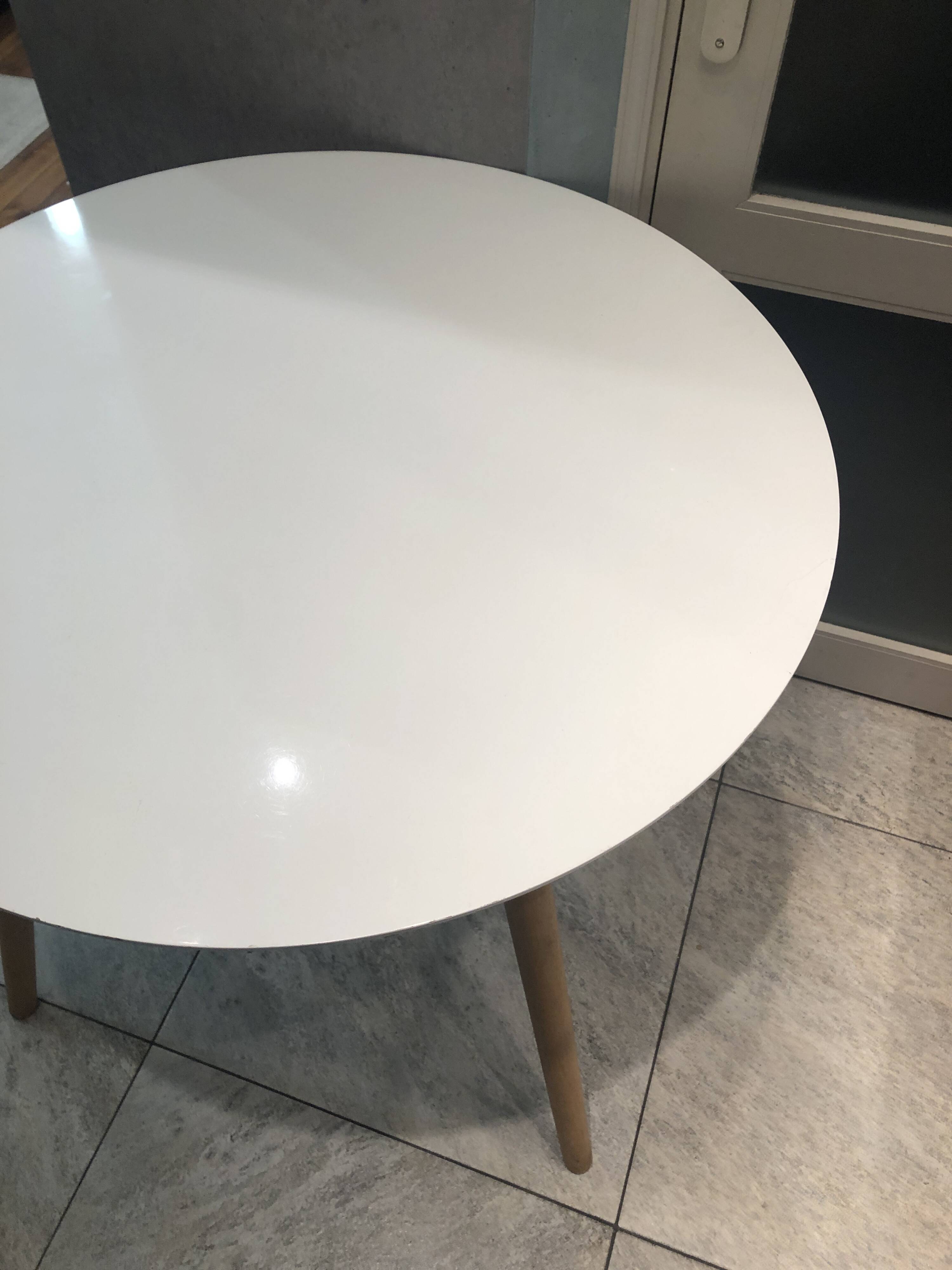 Scandinavian table style