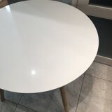Scandinavian table style