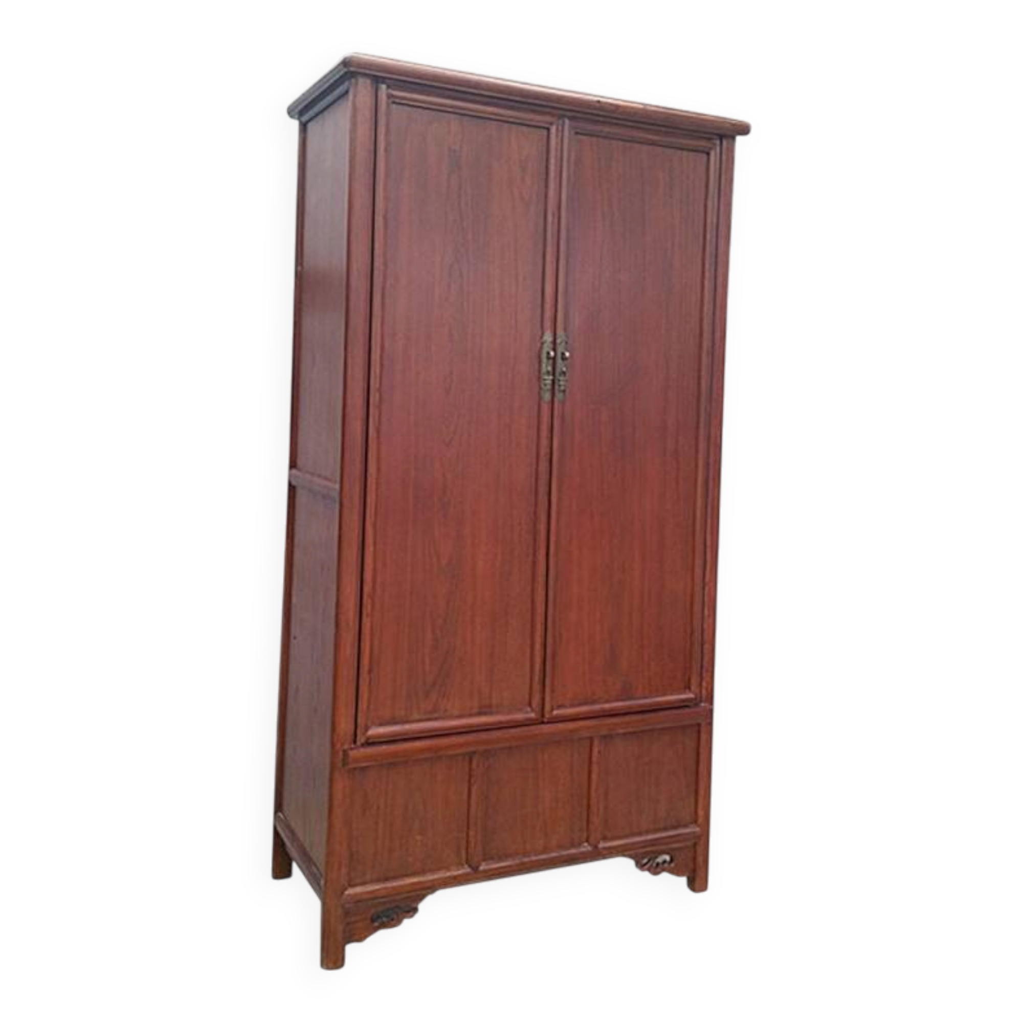 Chinese wardrobe in elm - Between shadow and light