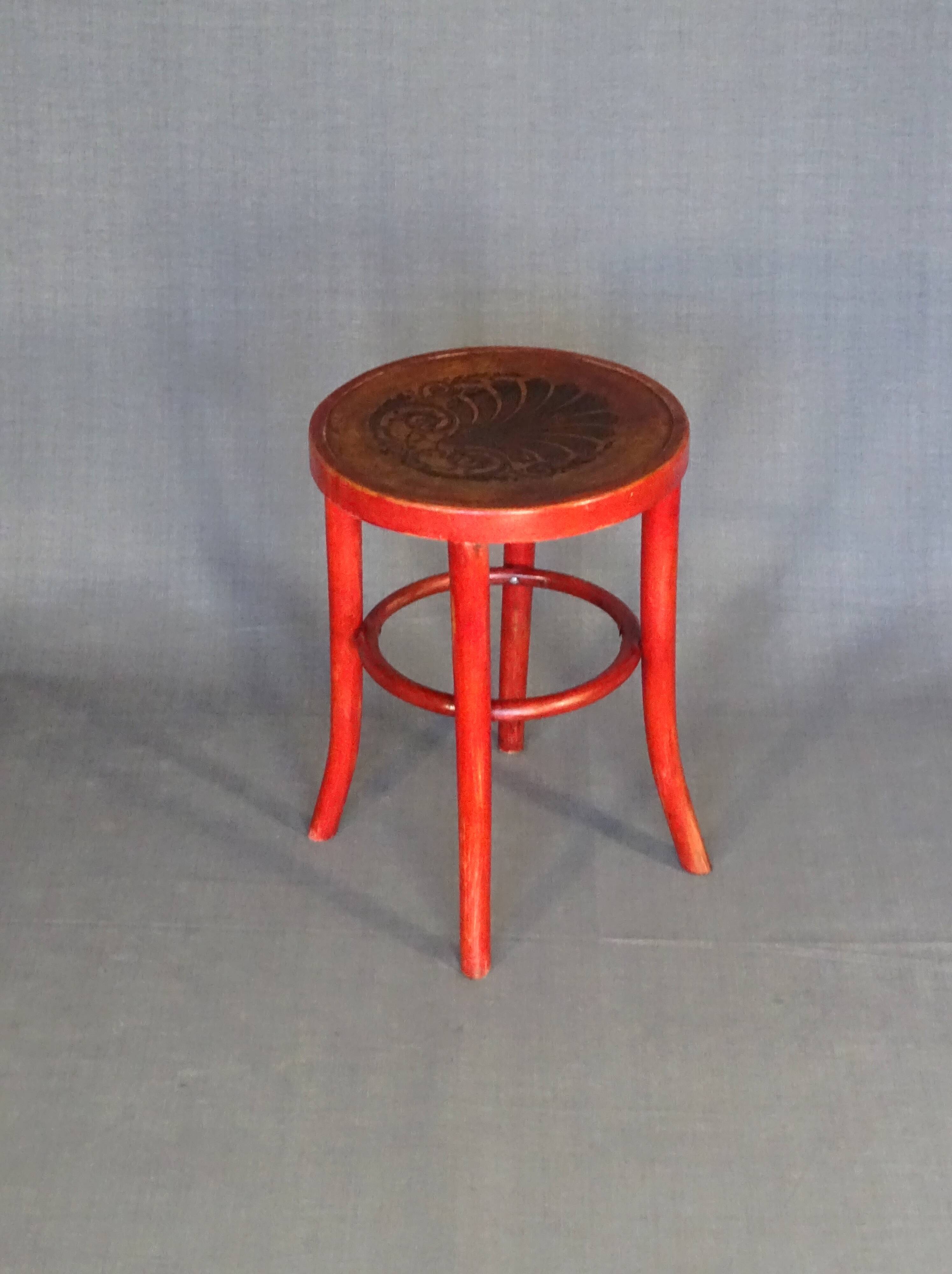 Bistro stool, circa 1930, shell seat, no Baumann, no Thonet.