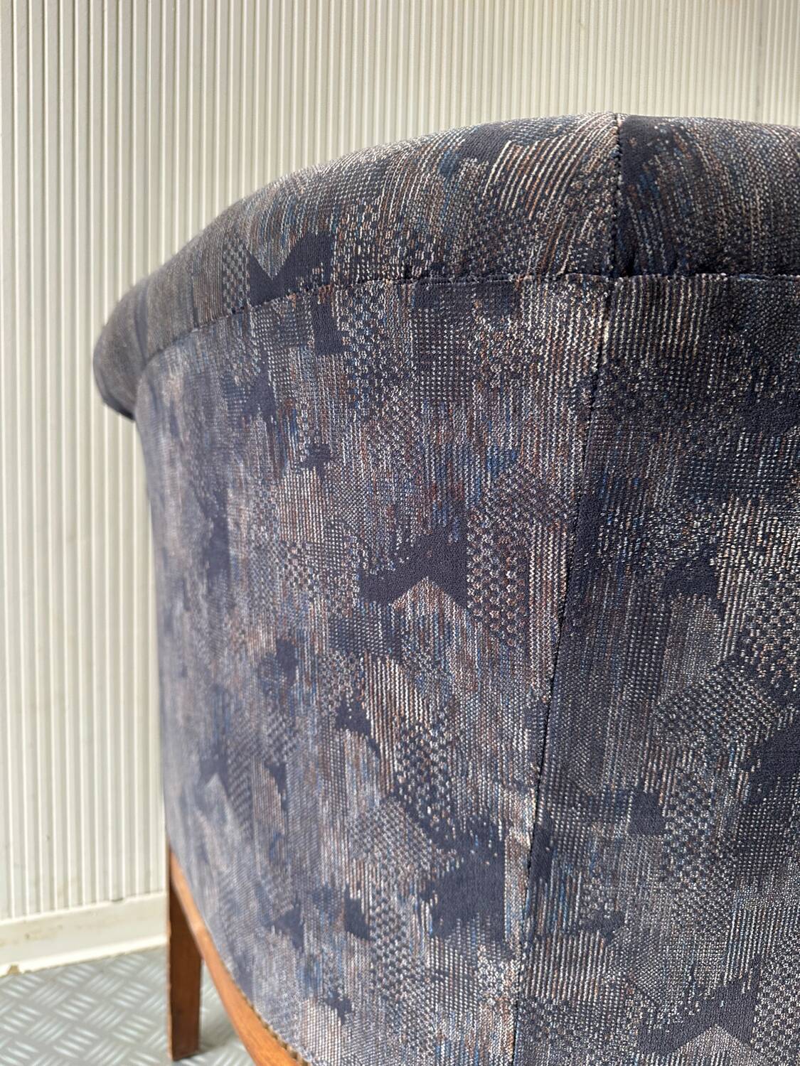 Pair of vintage barrel chairs in blue-grey velvet - 1950s/60s