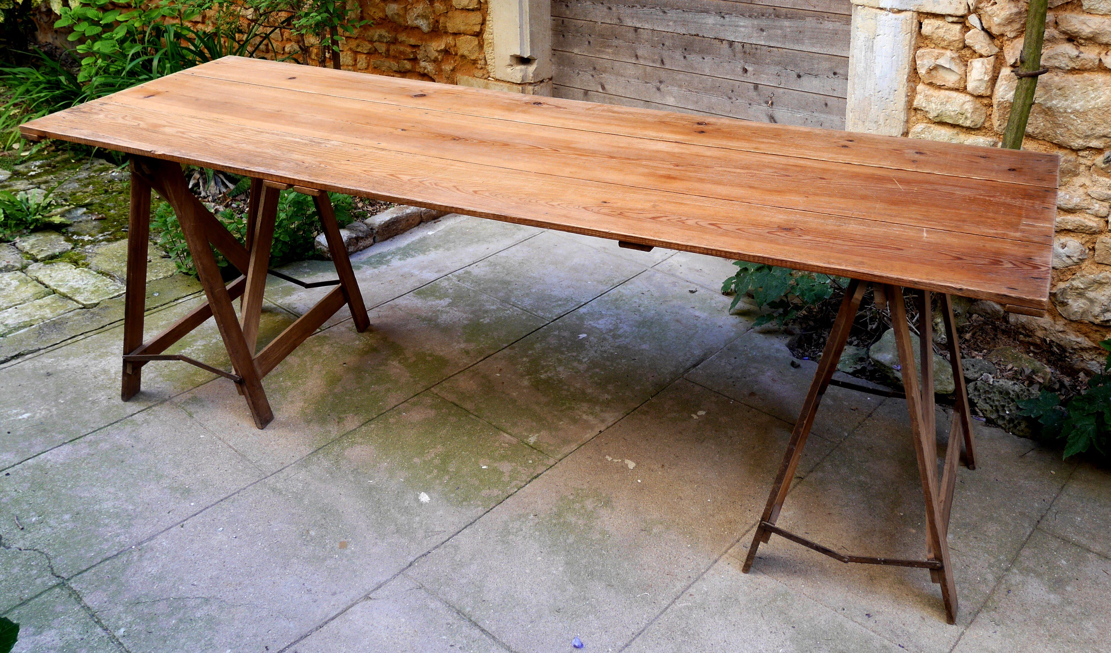 Guinguette table on natural wood trestles