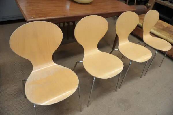 Lot de 4 chaises design métal et bois 1970 empilables