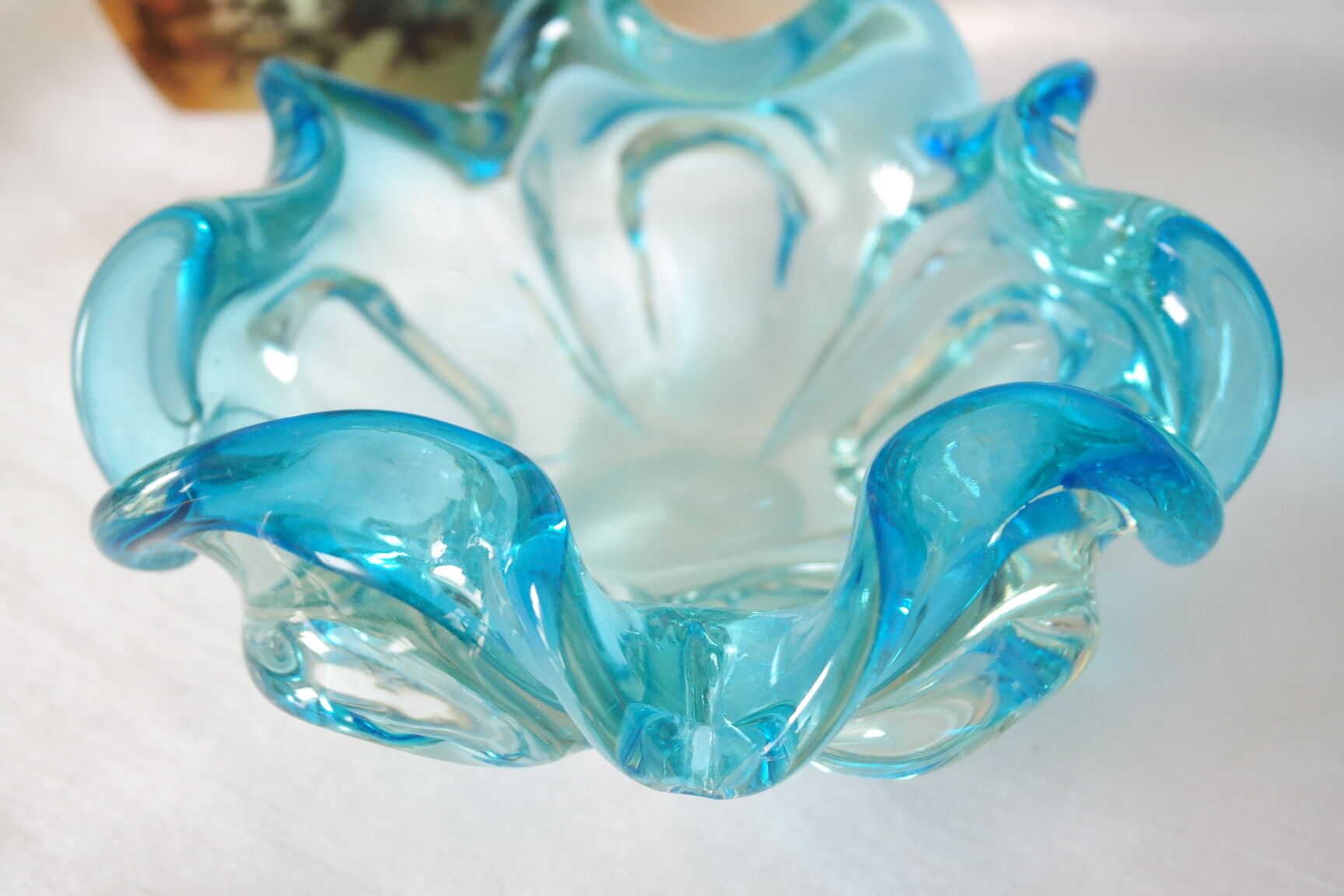 Empty pocket corolla in vintage azure blue Murano glass