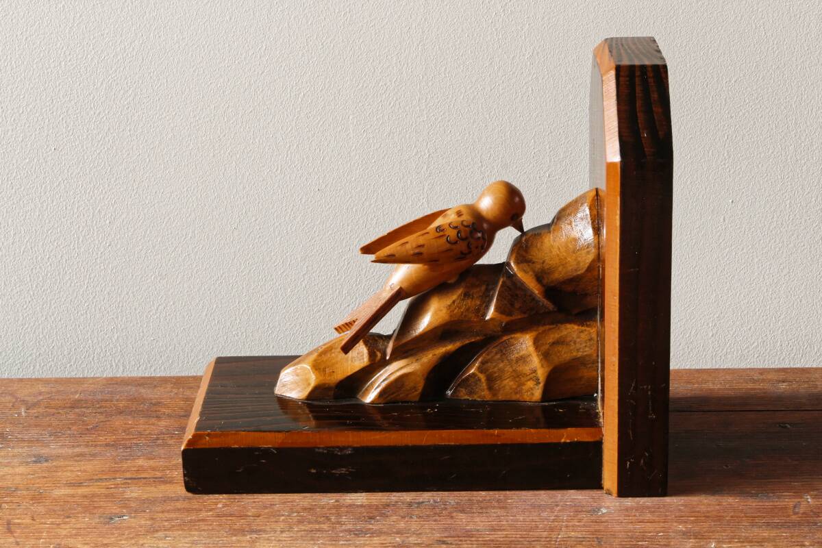 Paire de serres livres Art déco en bois représentant des oiseaux