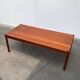 Table basse danoise du milieu du siècle en teck massif de Magnus Olesen, années 1960