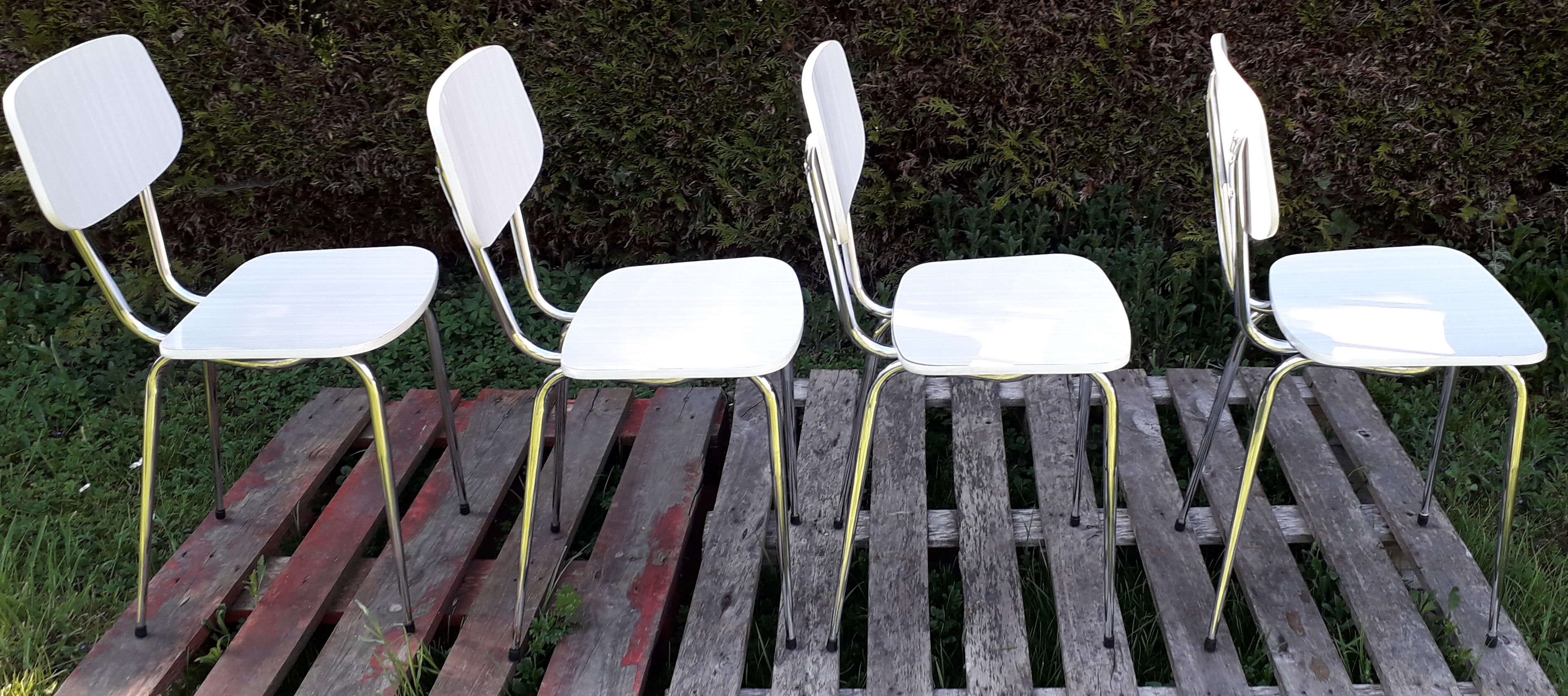 Set of 4 chairs in white 60s formica 70