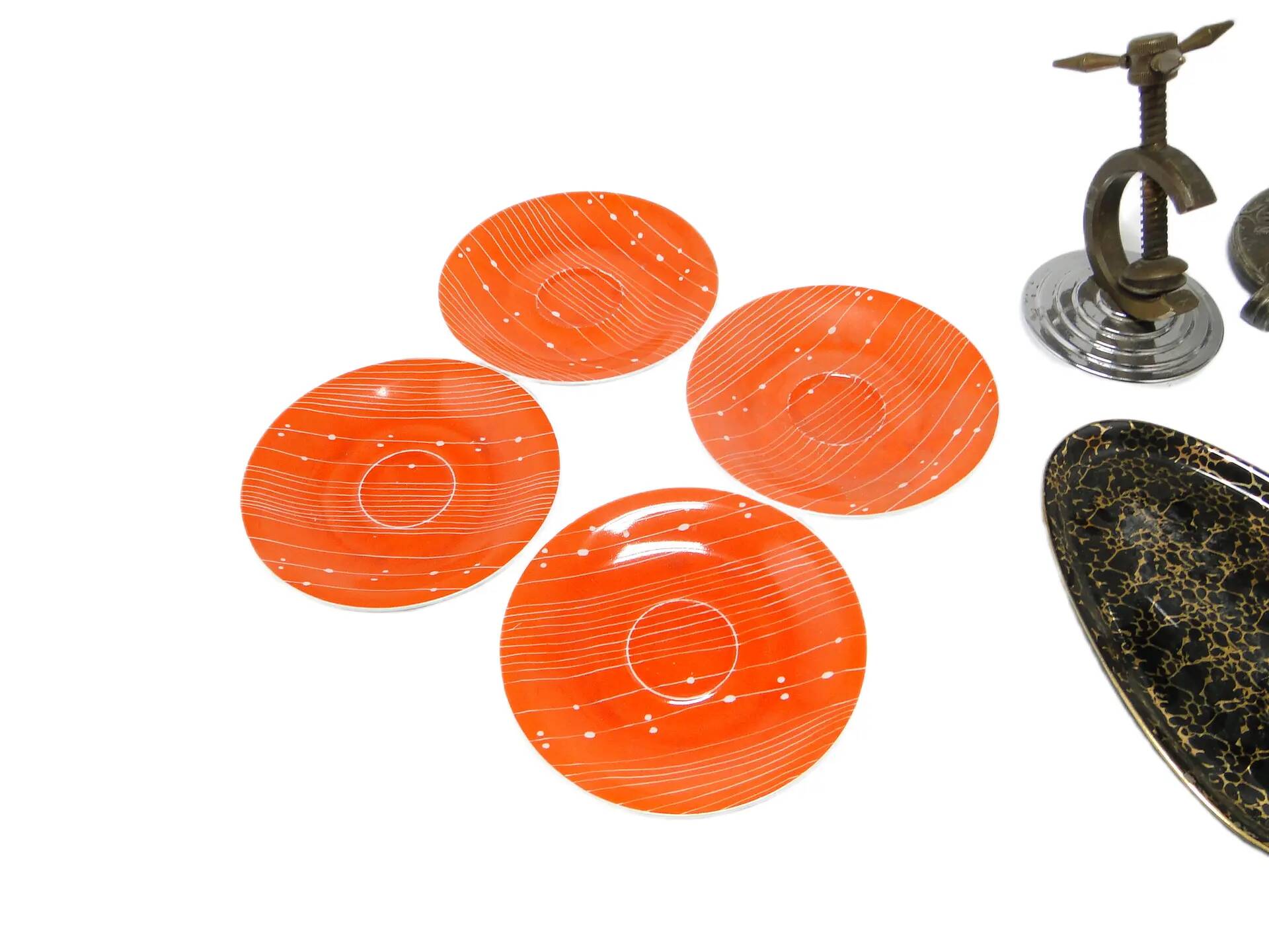 Ensemble de trois soucoupes Iza, style moderne du milieu du siècle, porcelaine, Chodzież, Pologne, années 1960.