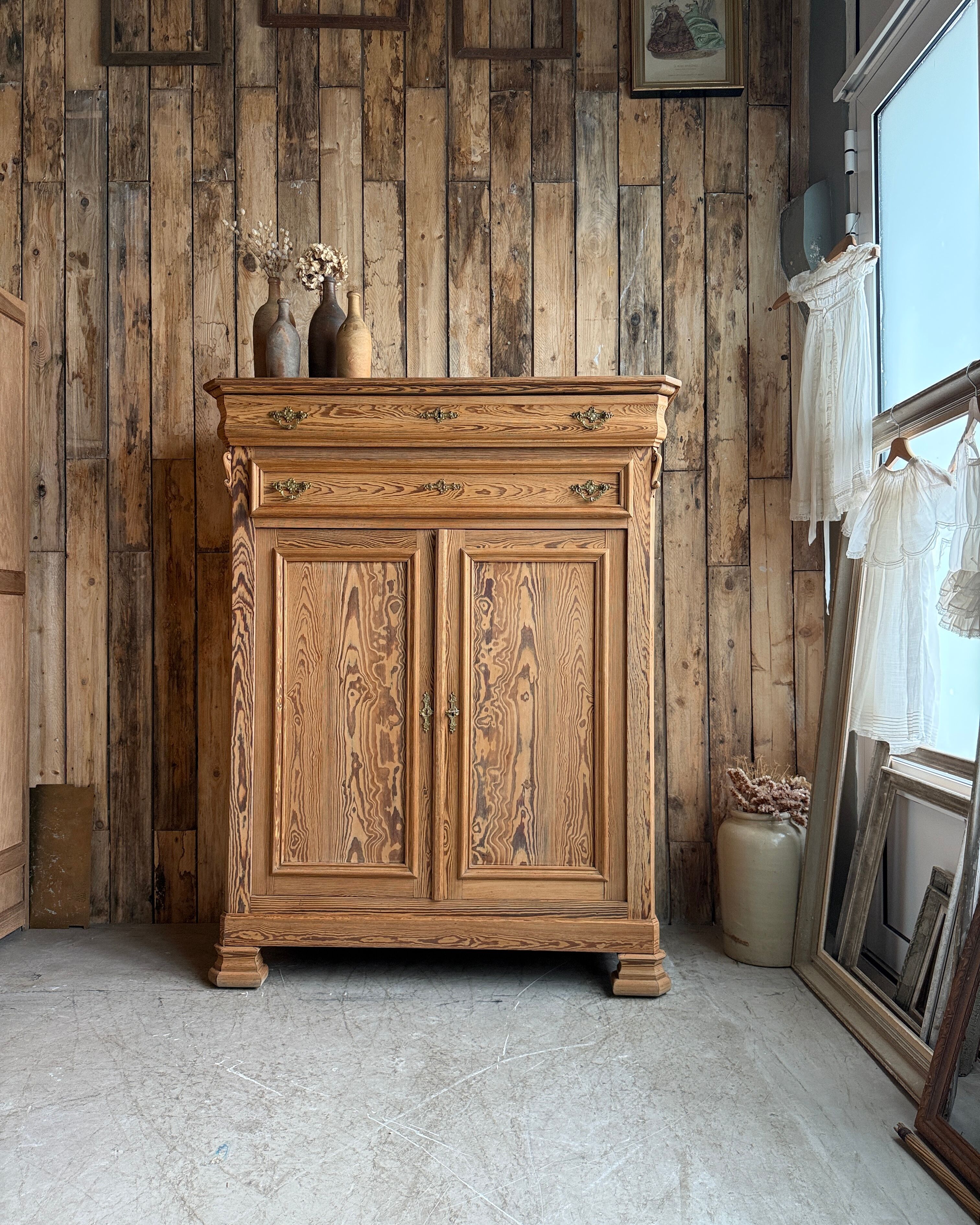 Grand Louis-Philippe buffet in pitch pine (renovated)