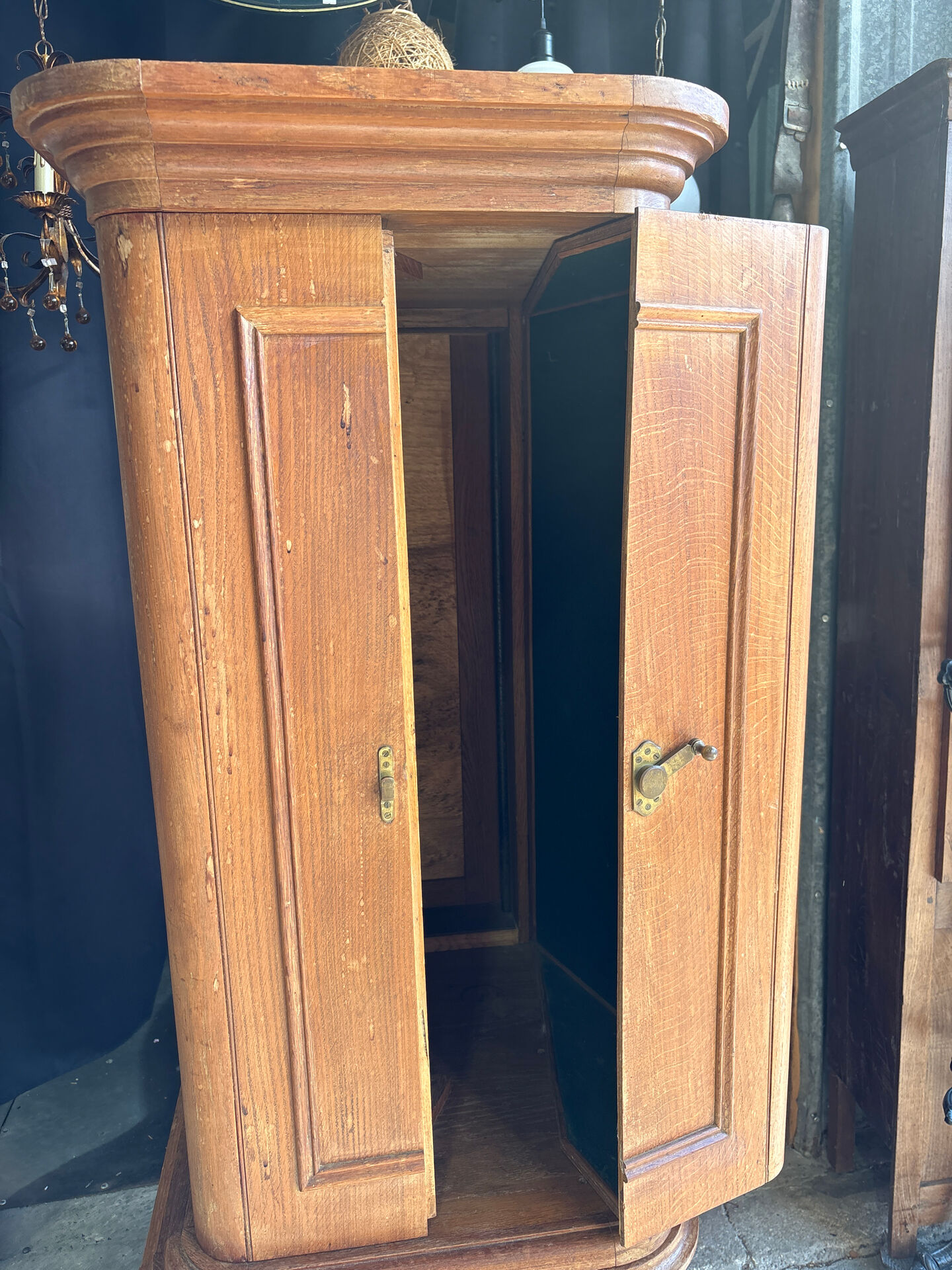 Exceptional old sacristy furniture in oak – 19th century