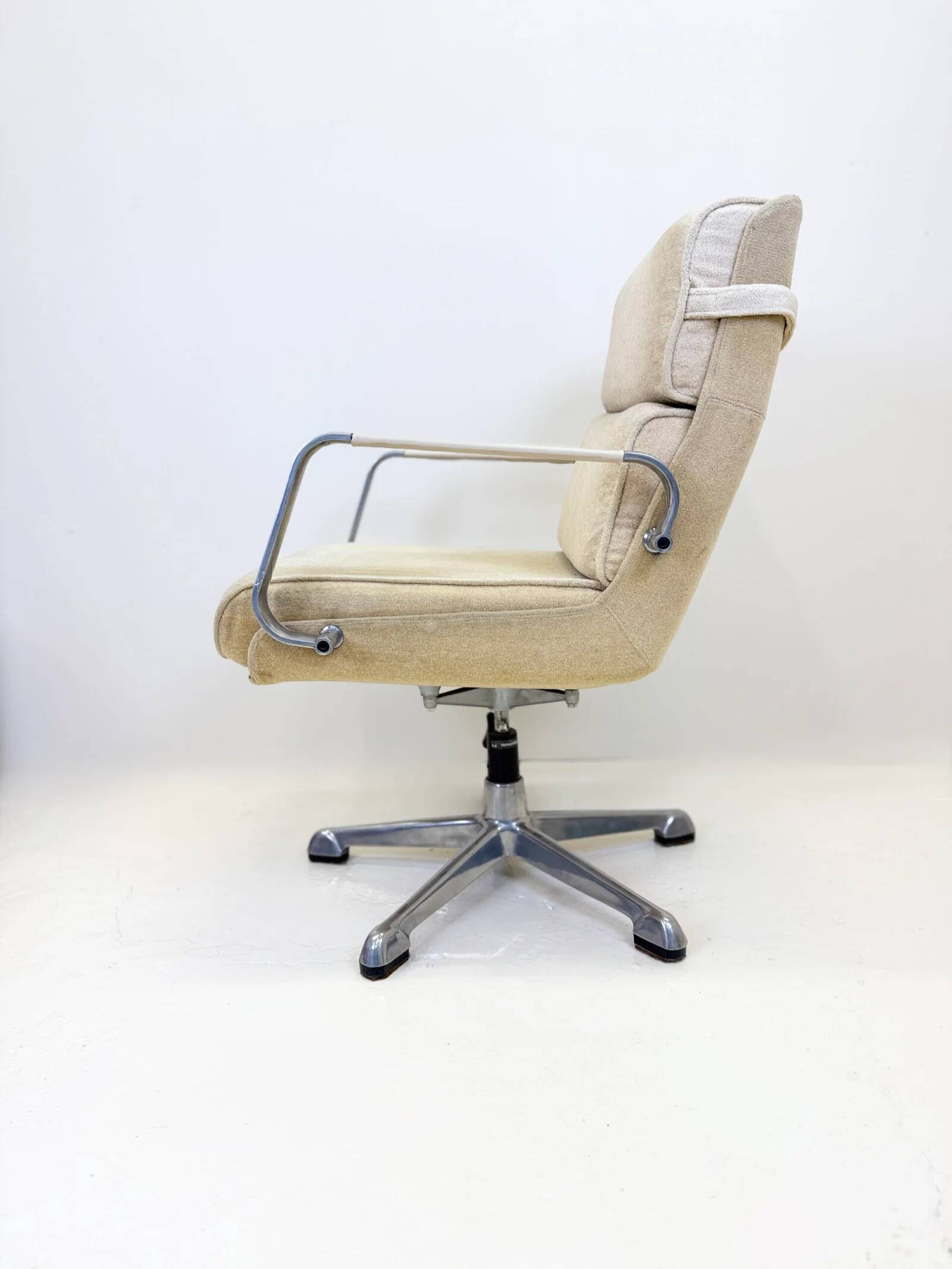 Eames "Ivory" armchair pair for Herman Miller – 1950s