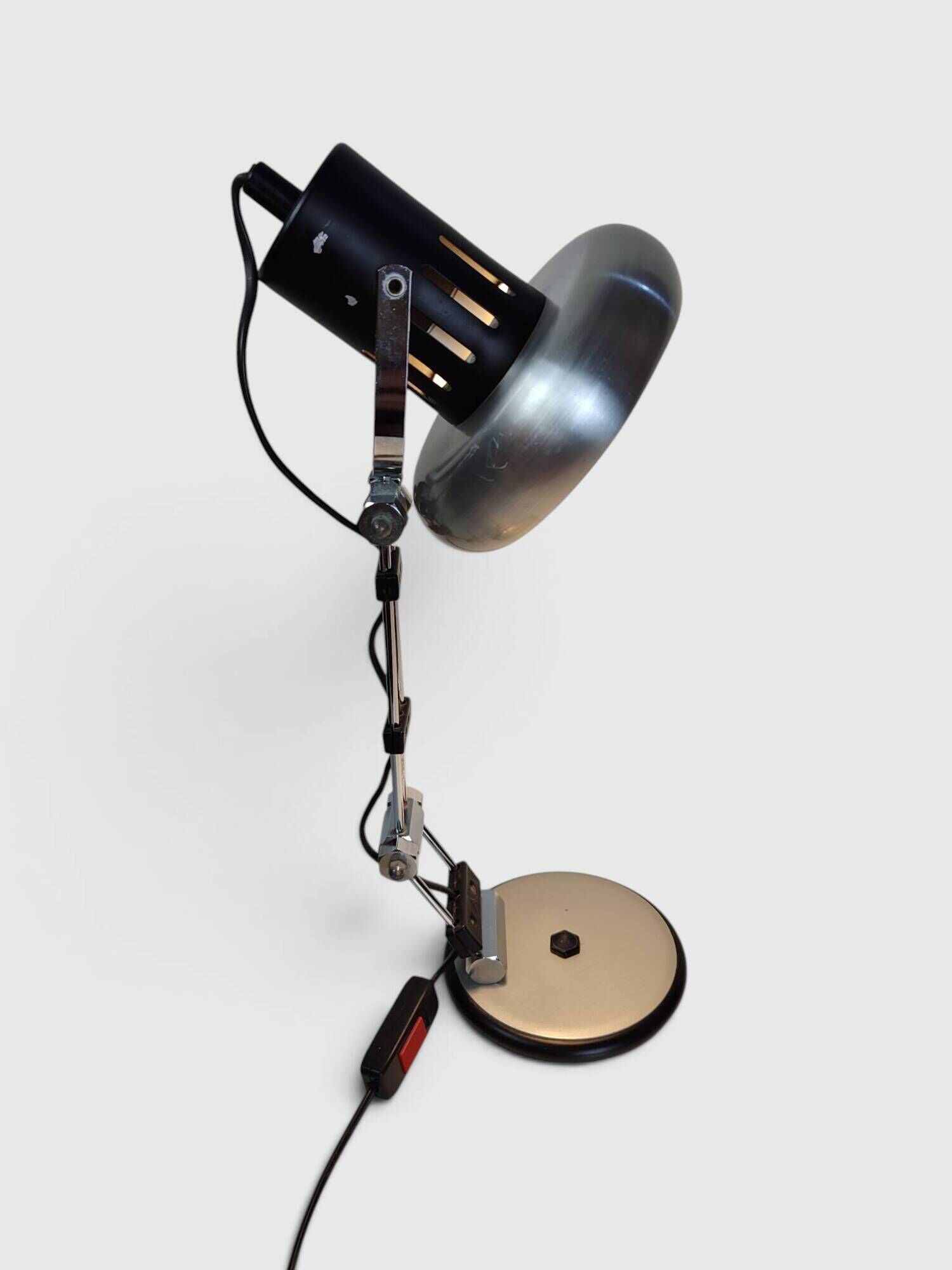 Modernist articulated desk lamp