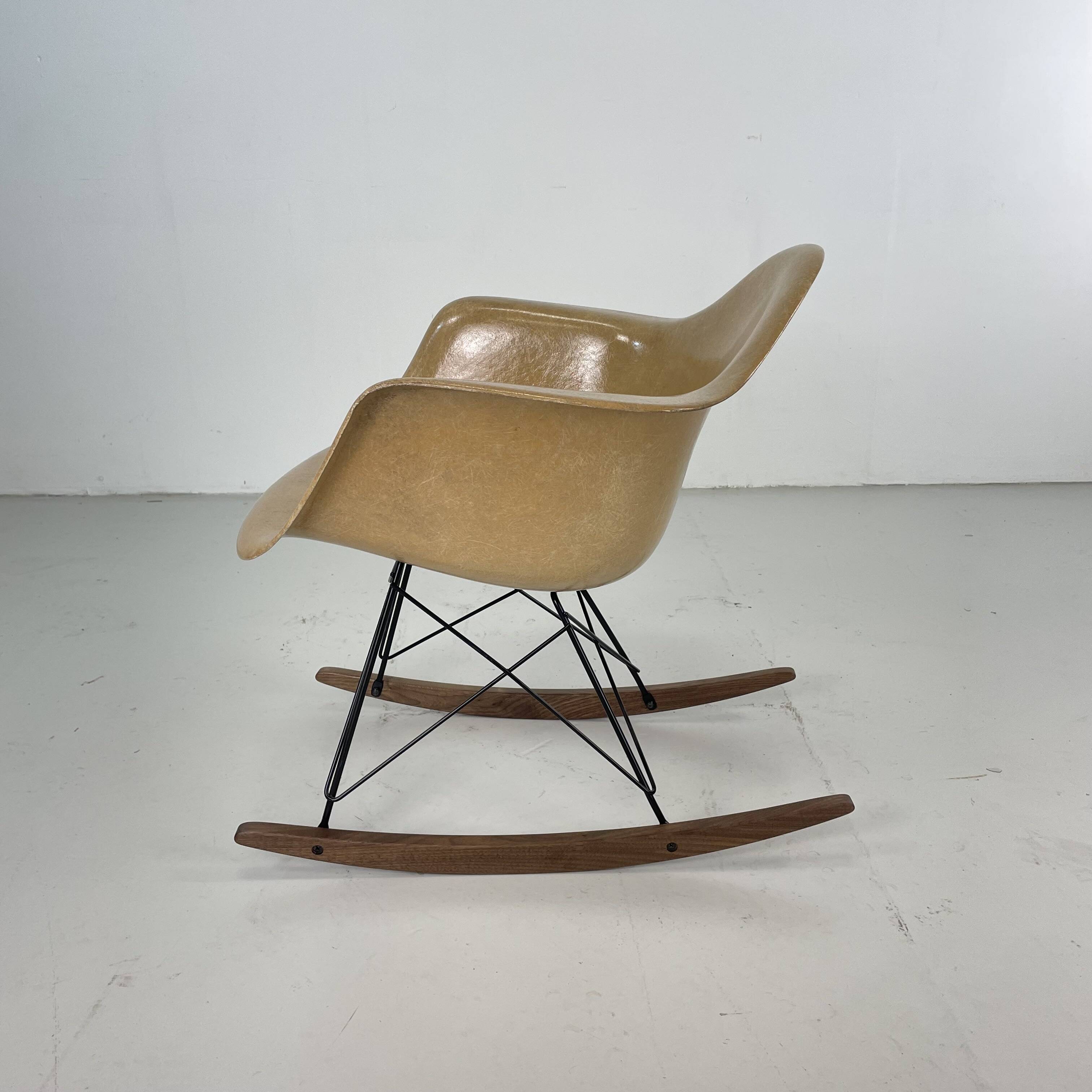Eames Herman Miller 1950s RAR rocking chair in light tan