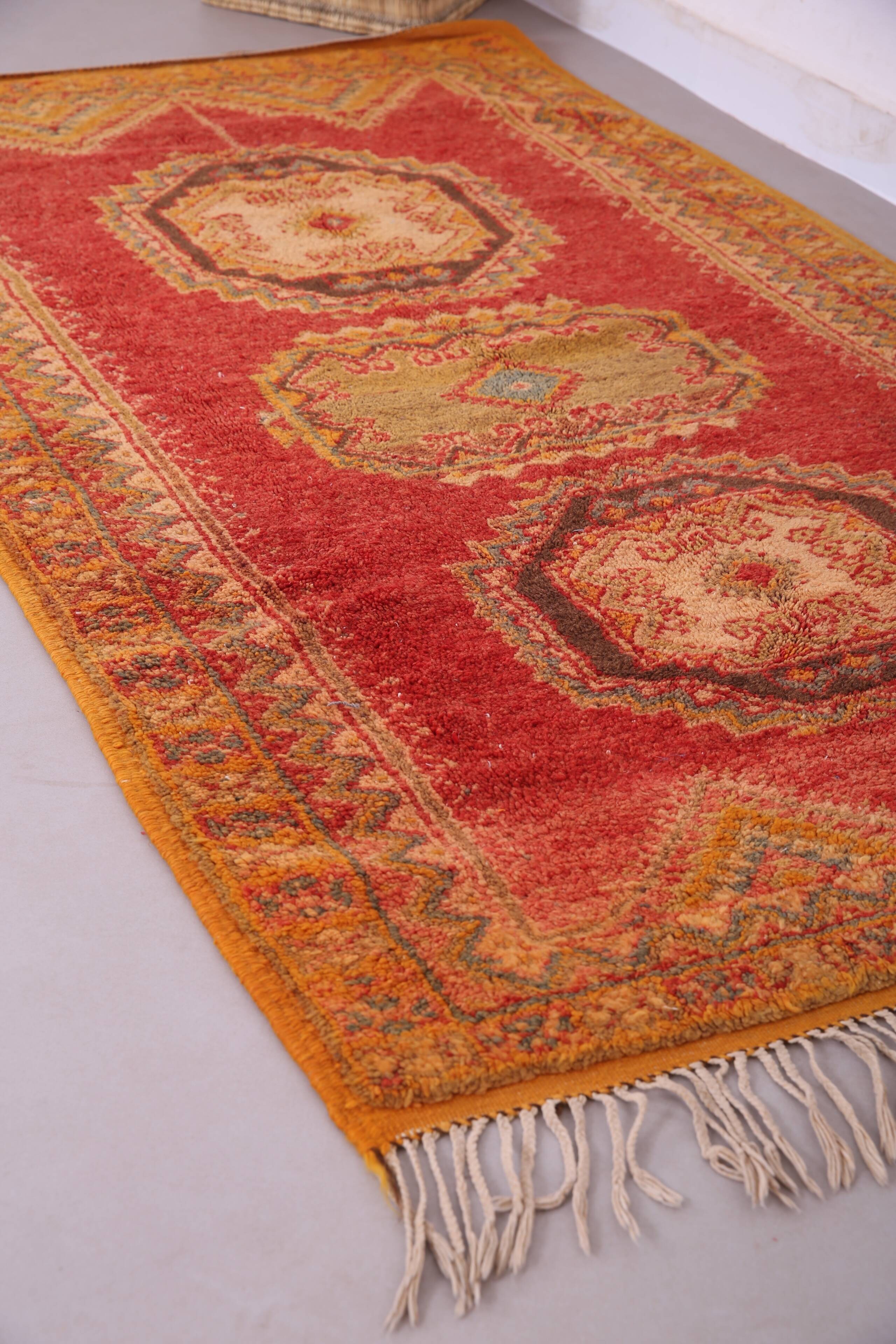 Vintage Handmade Taznakht Rug 118 x 199 cm - Berber Rug - Moroccan wool rug