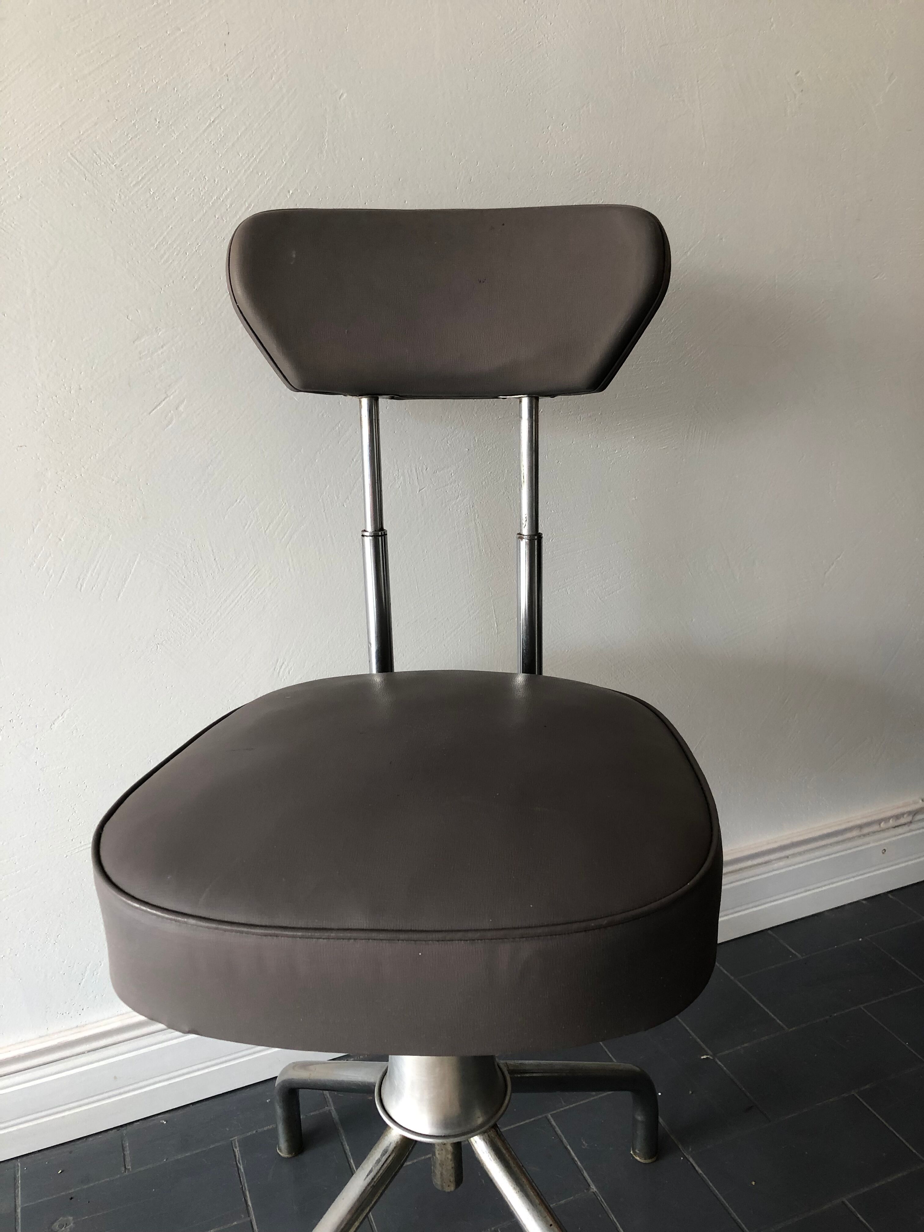 Workshop Chair, industrial, Ronéo.