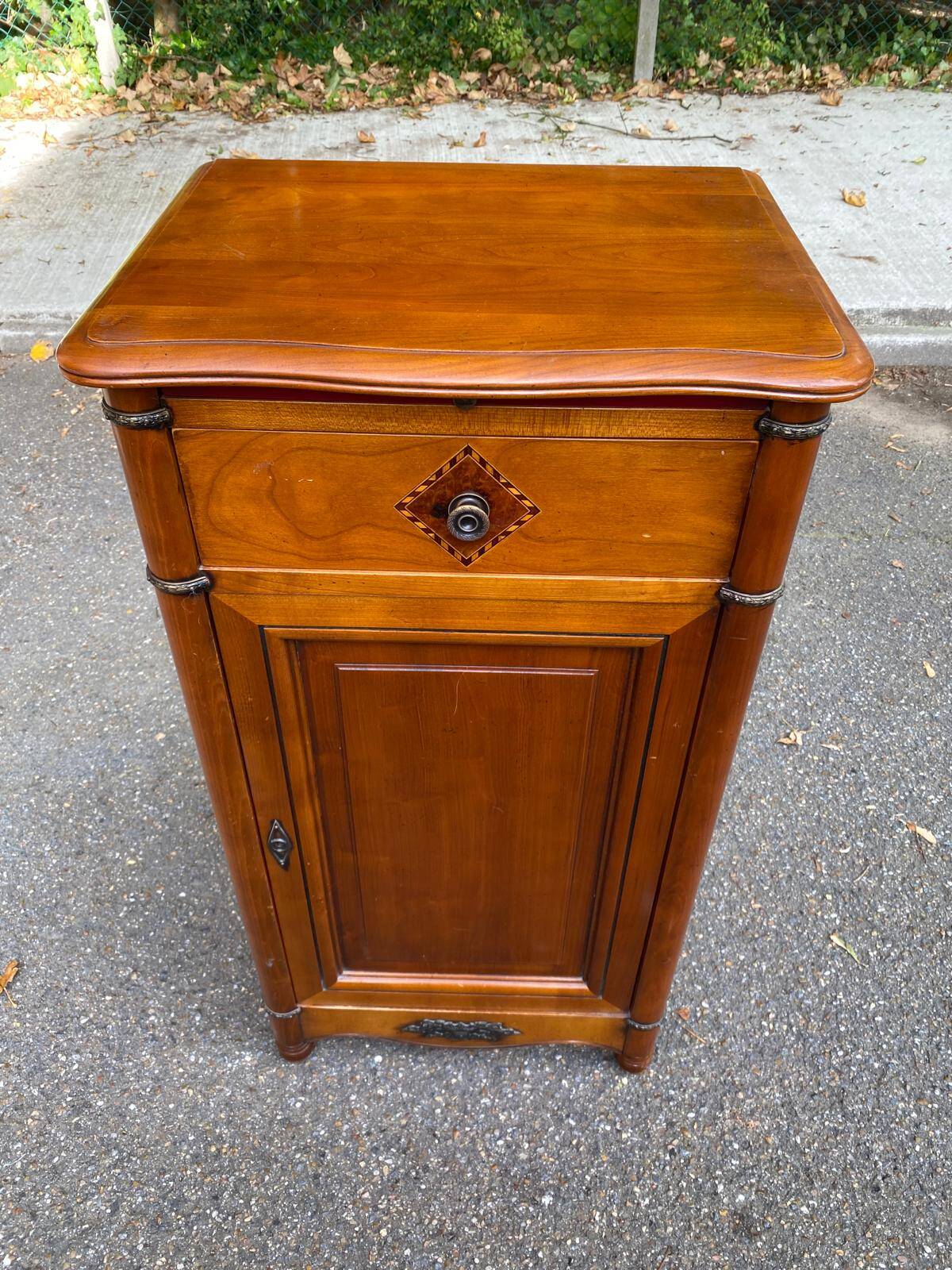Commode, chevet en bois massif, 19ème siècle