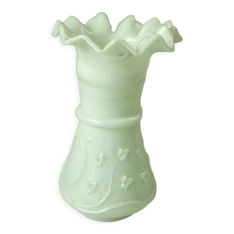 Vase en opaline marbree medaillon feuillage