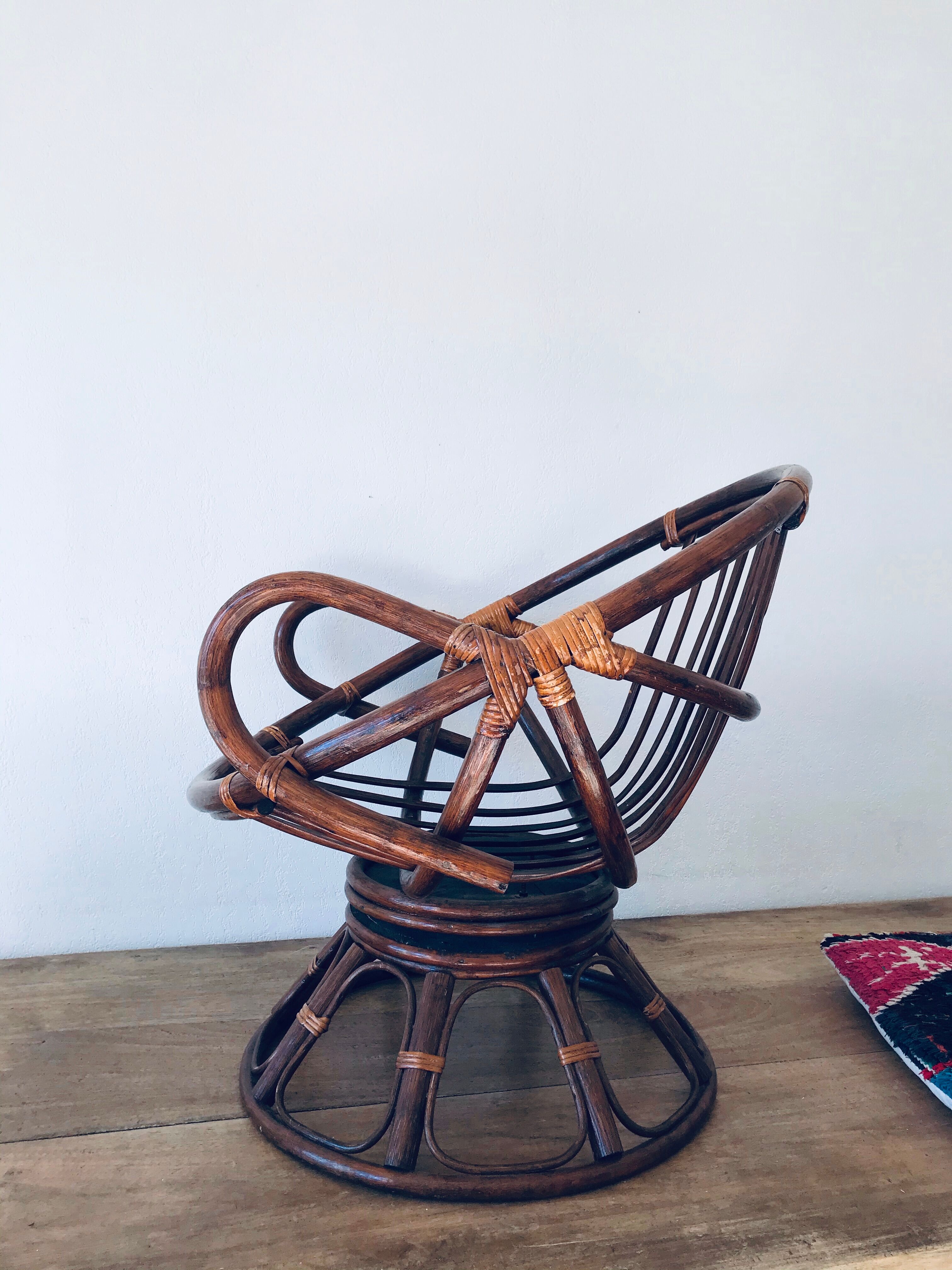 Rotating rattan chair