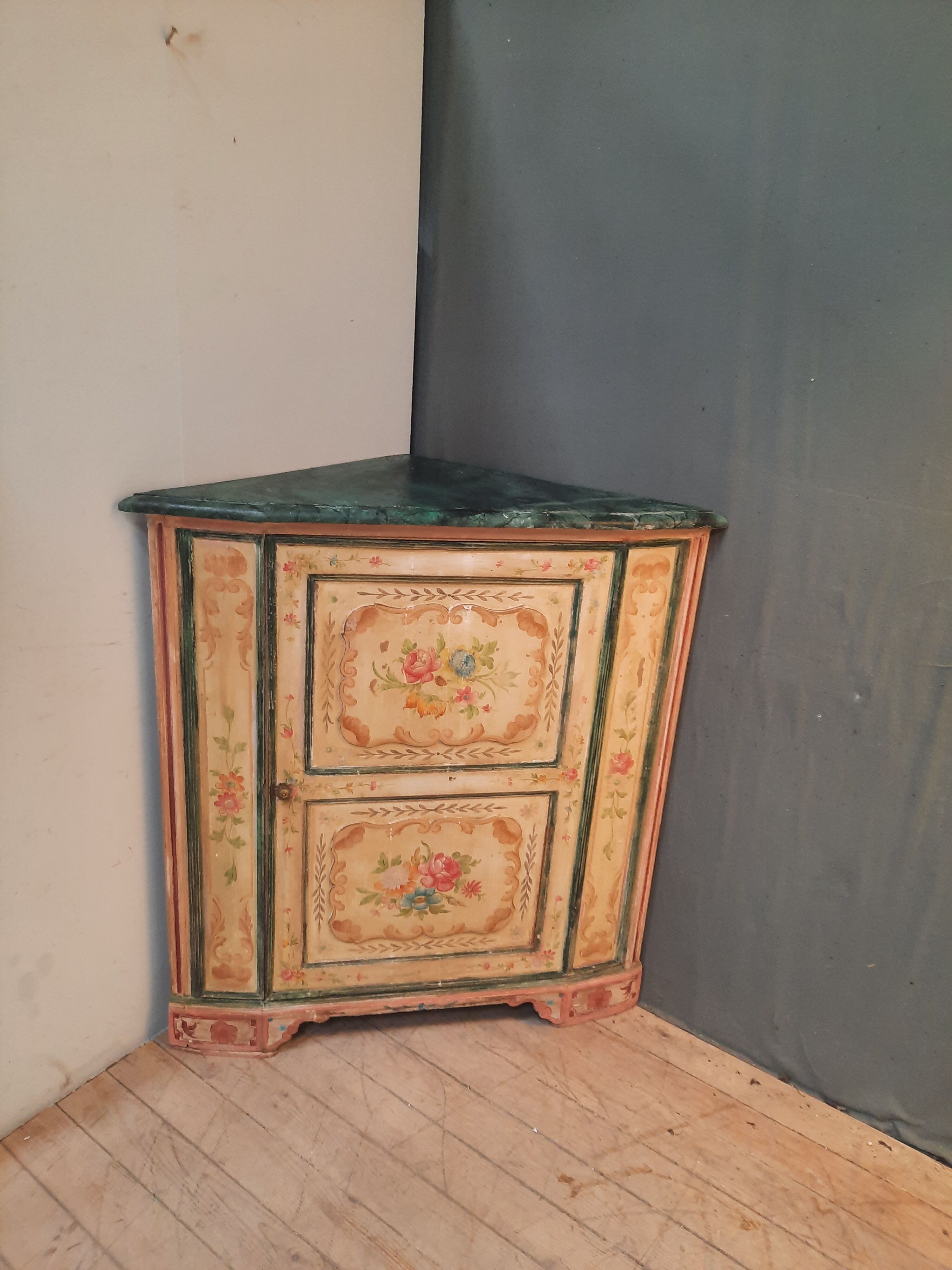 Painted wooden notch