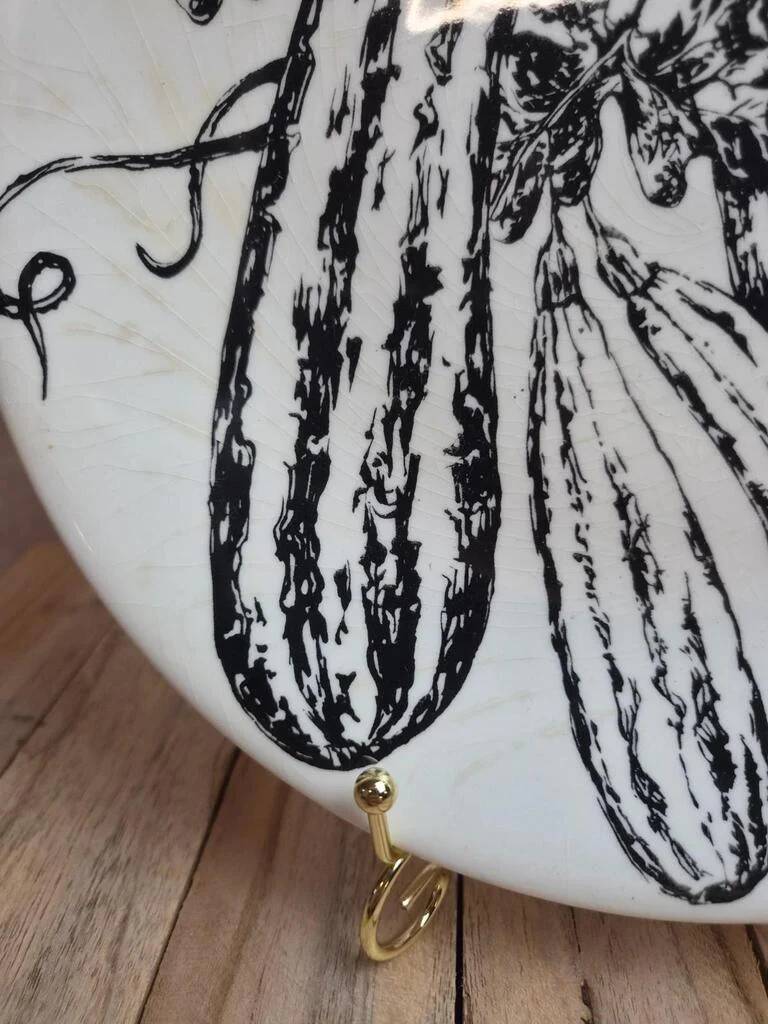 Flat plate Gien France vegetable garden decoration black and white courgettes
