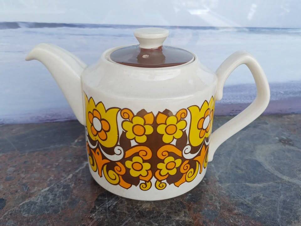 pretty Sadler teapot from the 60s/70s
