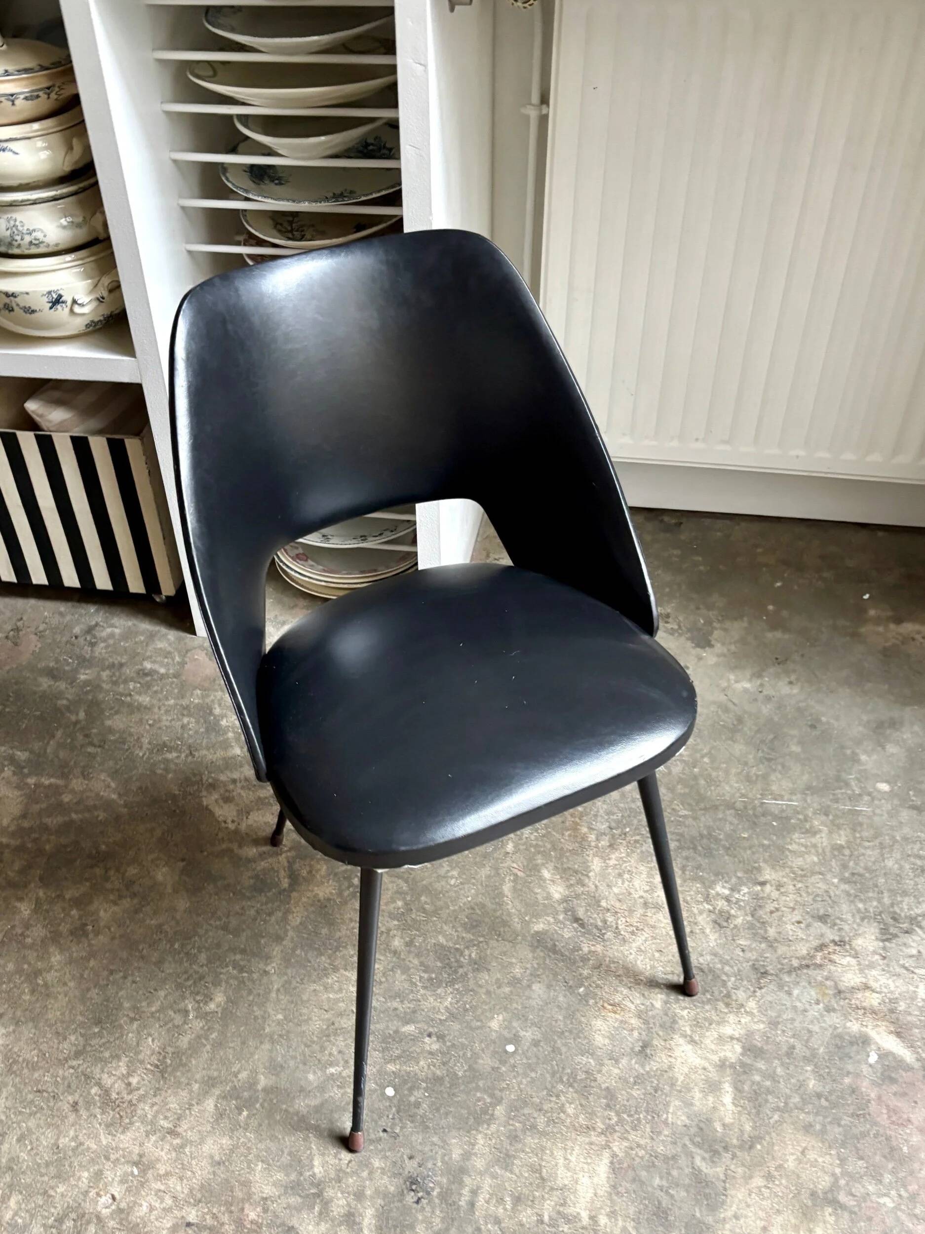 Chair in black faux leather