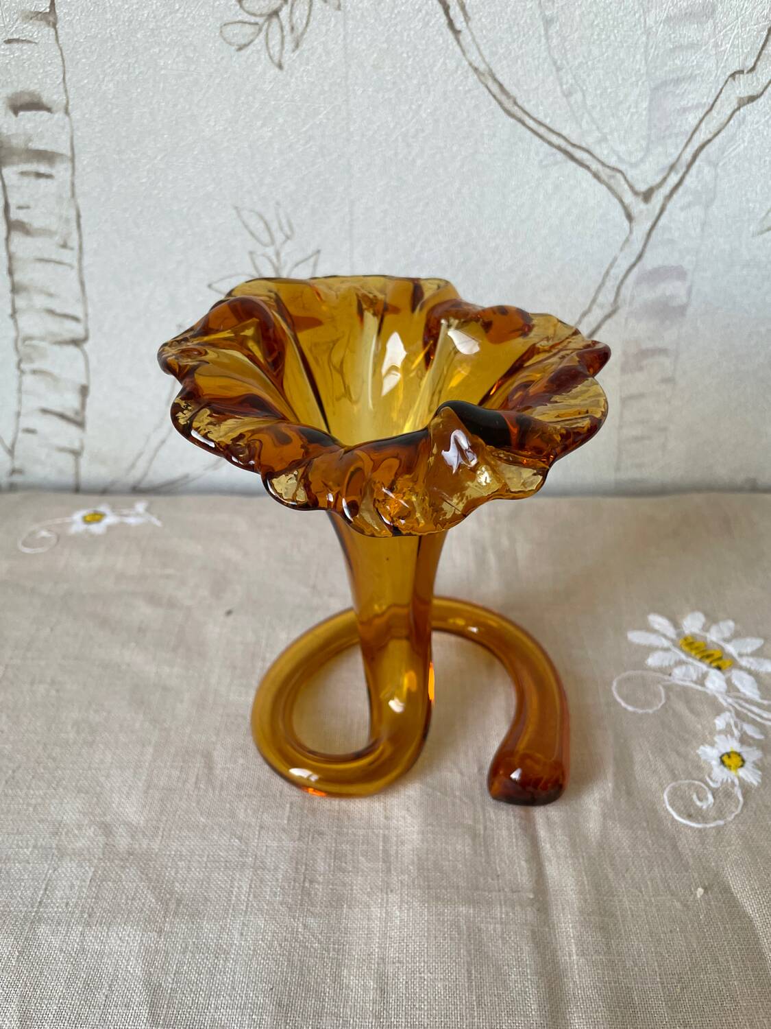 Vintage amber glass corolla-shaped soliflore