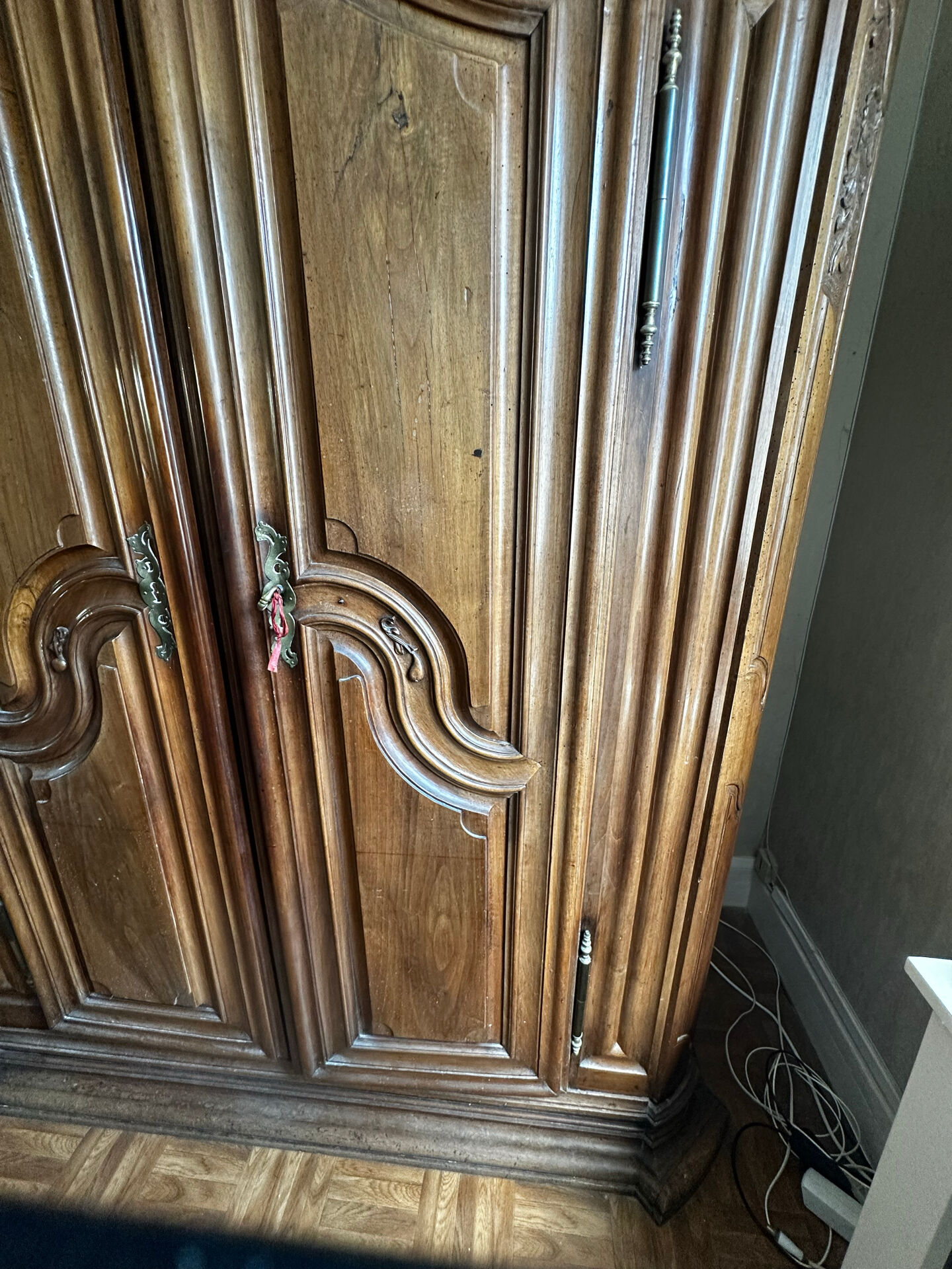 Large Alsatian Louis XV wardrobe in solid walnut – 18th century