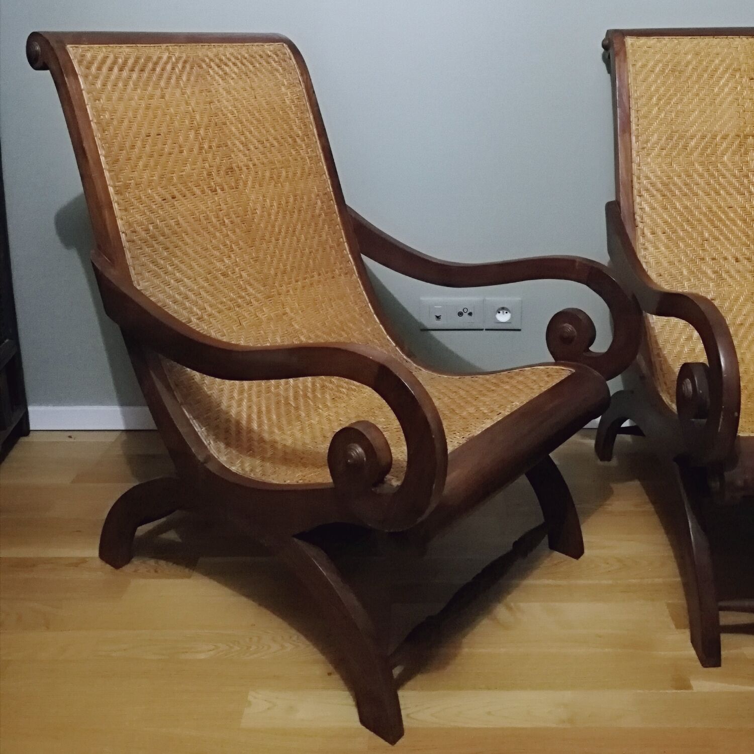 Deux fauteuils coloniaux planteurs