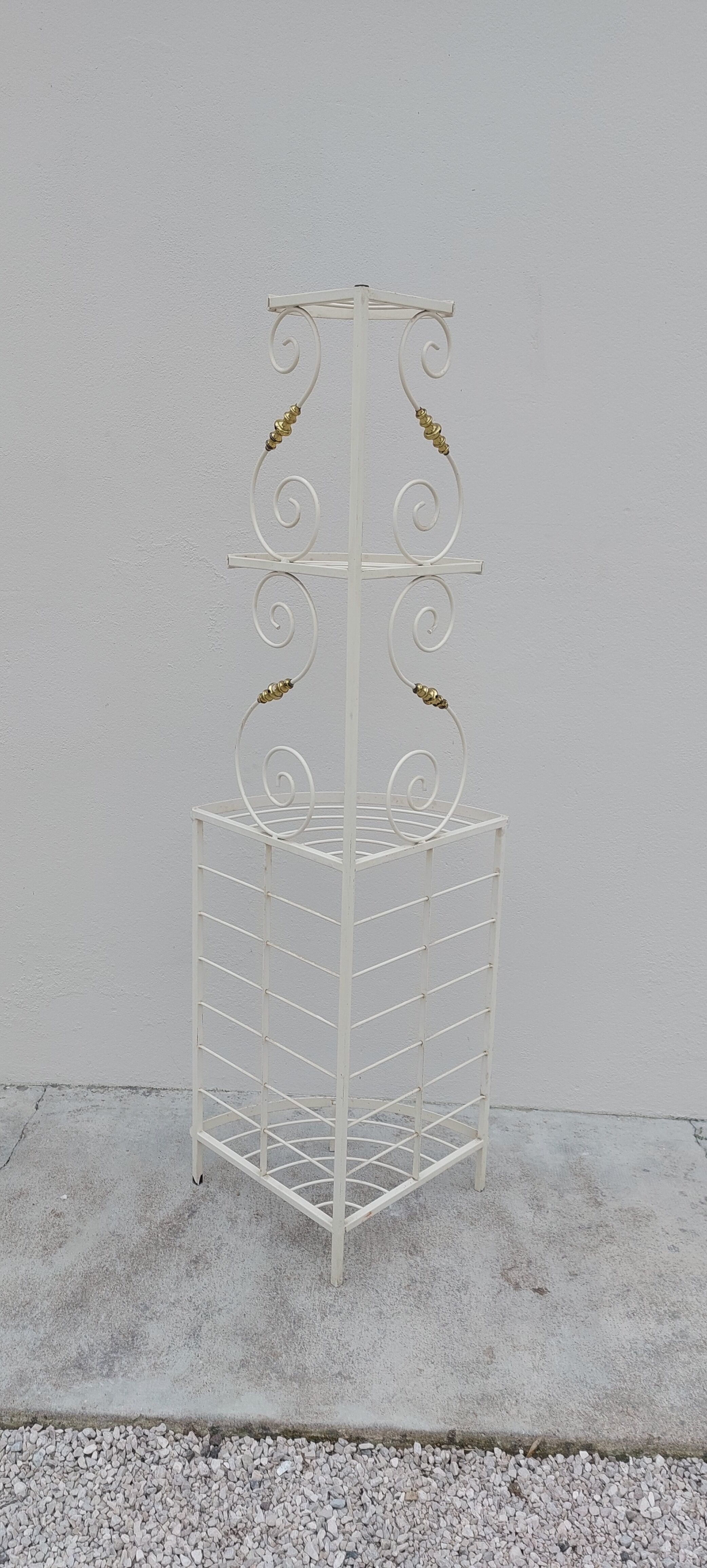 Étagère de coin de boulanger en fer