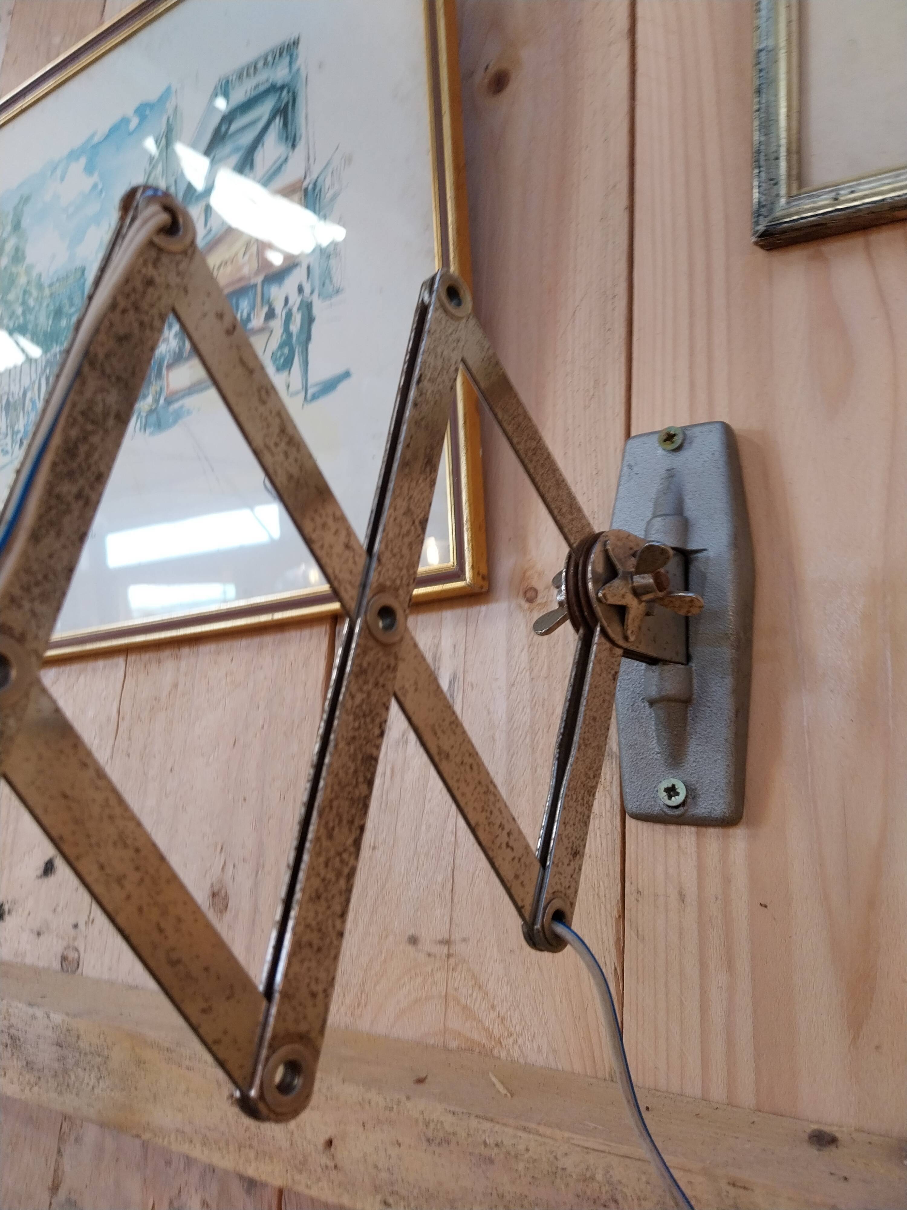 Workshop scissors lamp