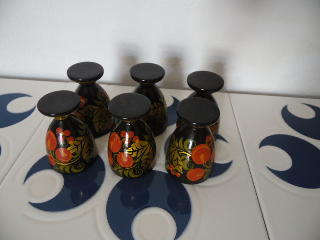 6 Wooden coquetiers Khokhloma