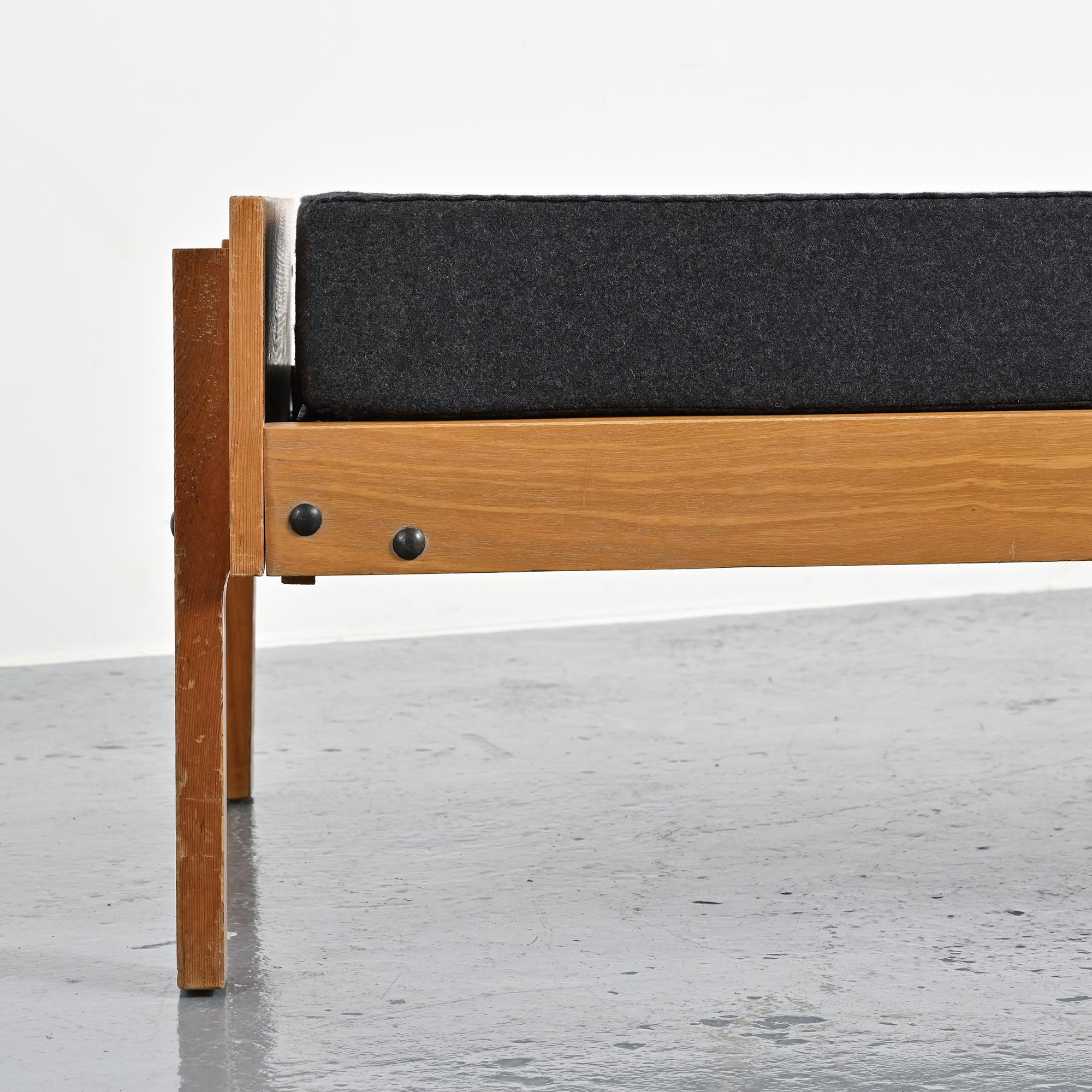 Lit banquette by Pierre Guariche, La Plagne, around 1965.