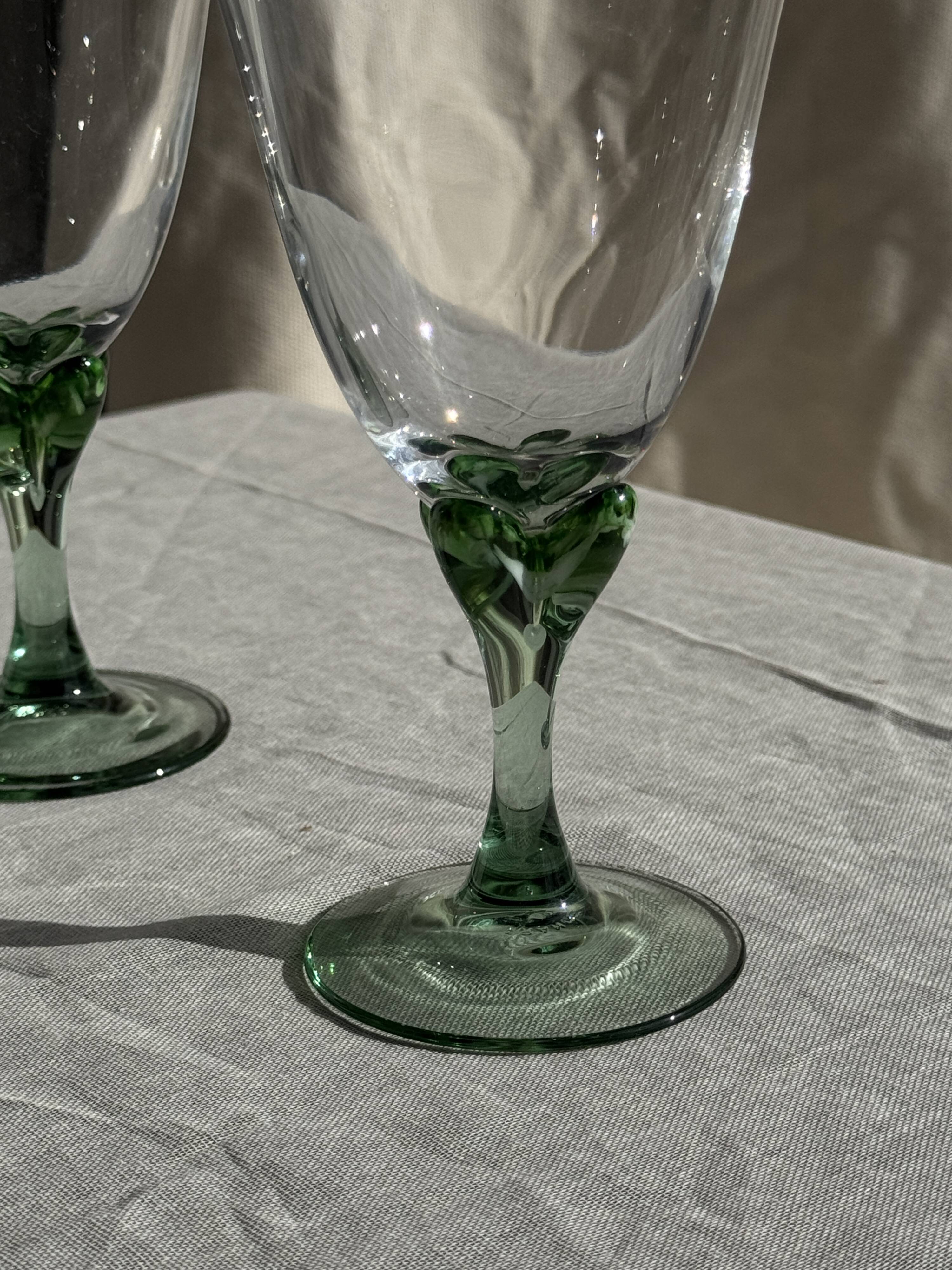 Set of 4 vintage green stemmed glasses H16
