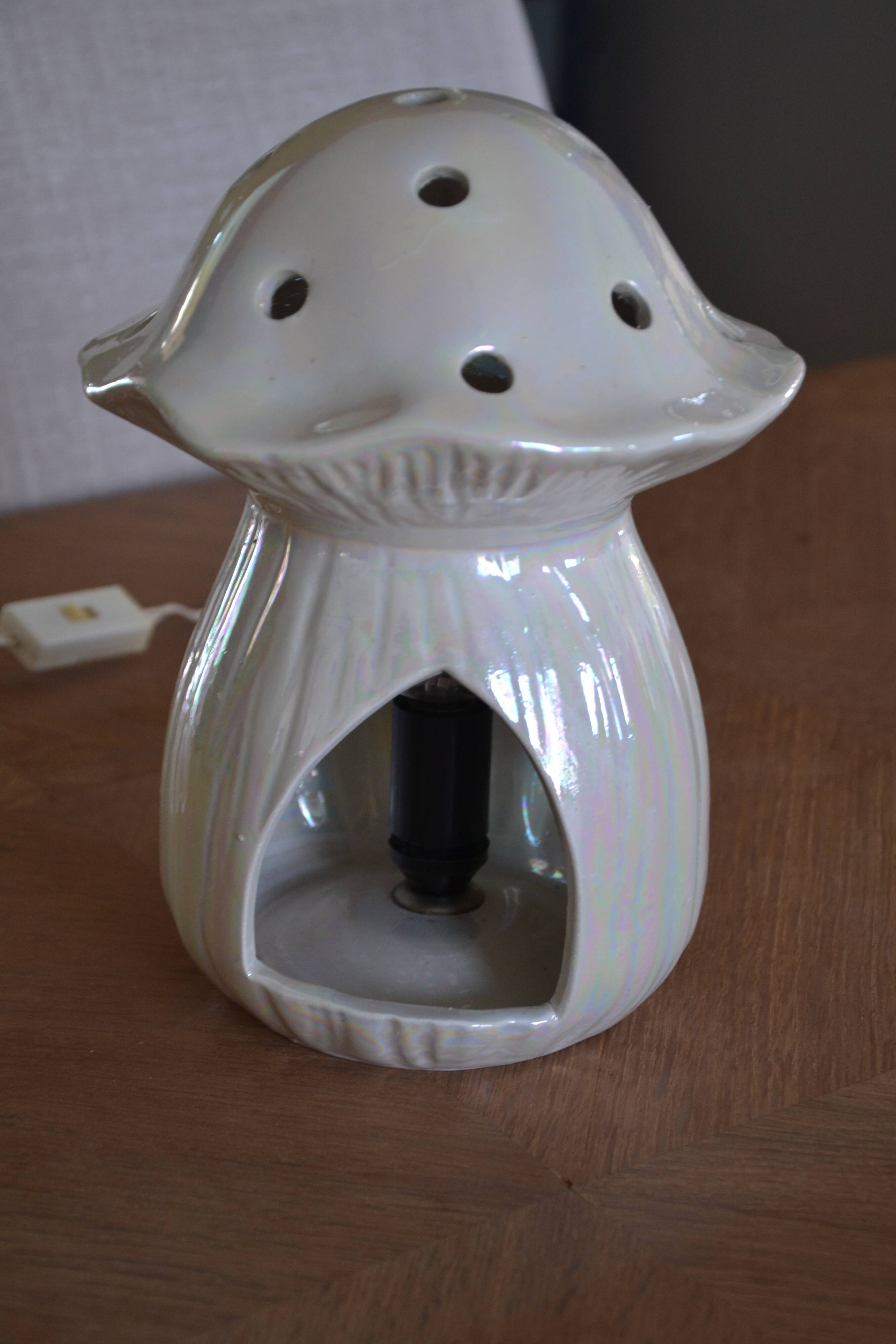 Iridescent ceramic night light for children, Italian.