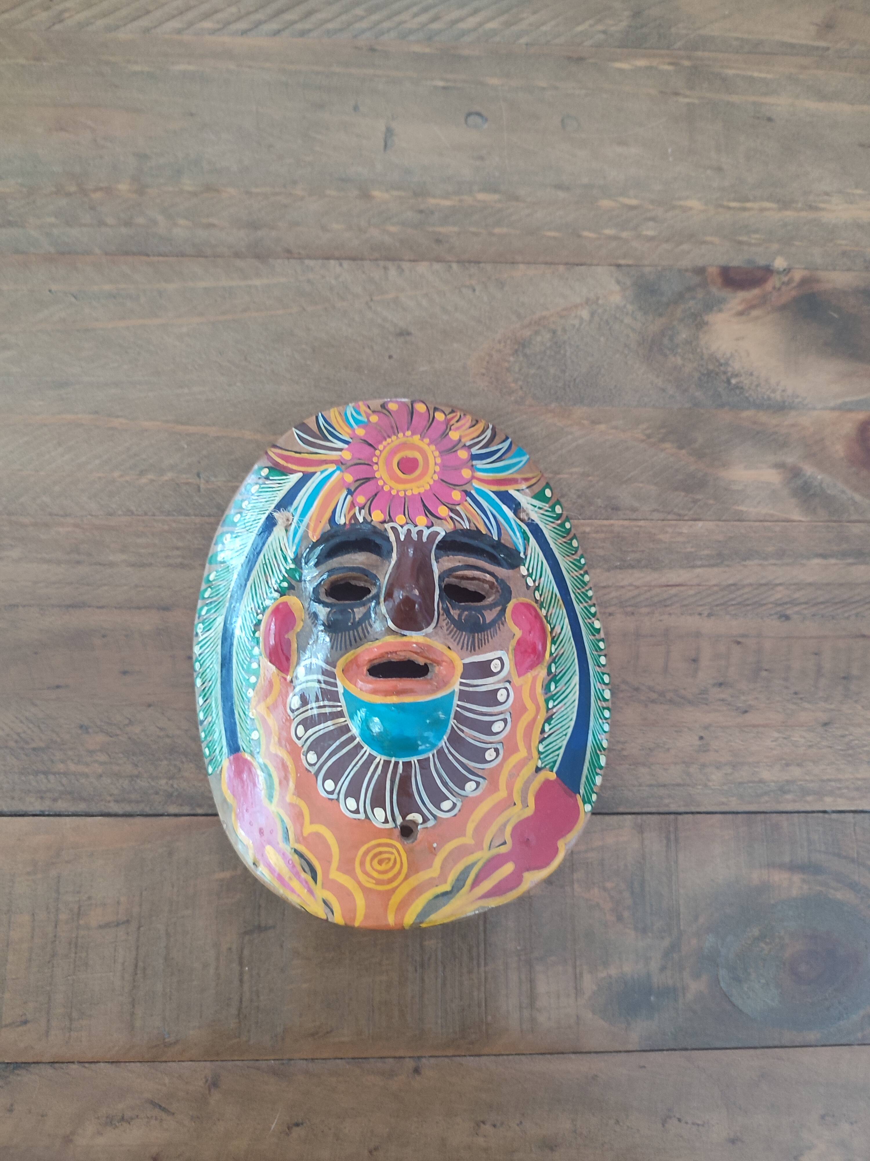 Masque mexicain peint à la main