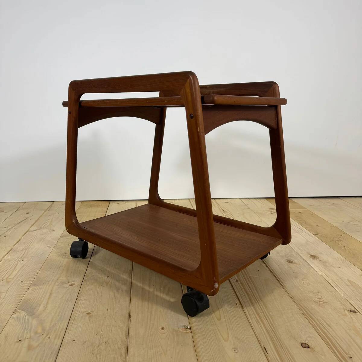 Mid-century modern service trolley in teak – Scandinavian design, 1960s