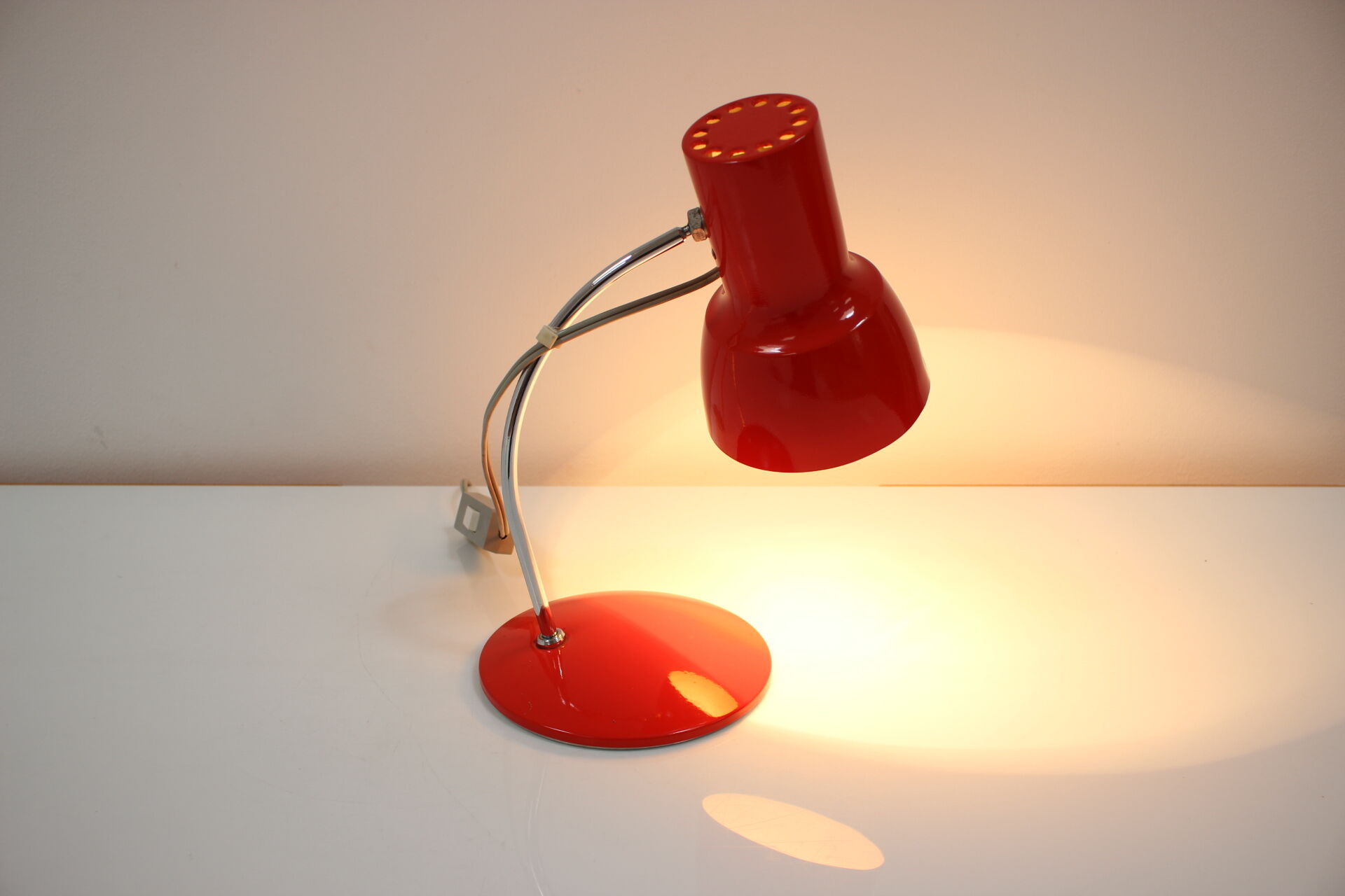 Mid-Century red table lamp / Napako, 1970's