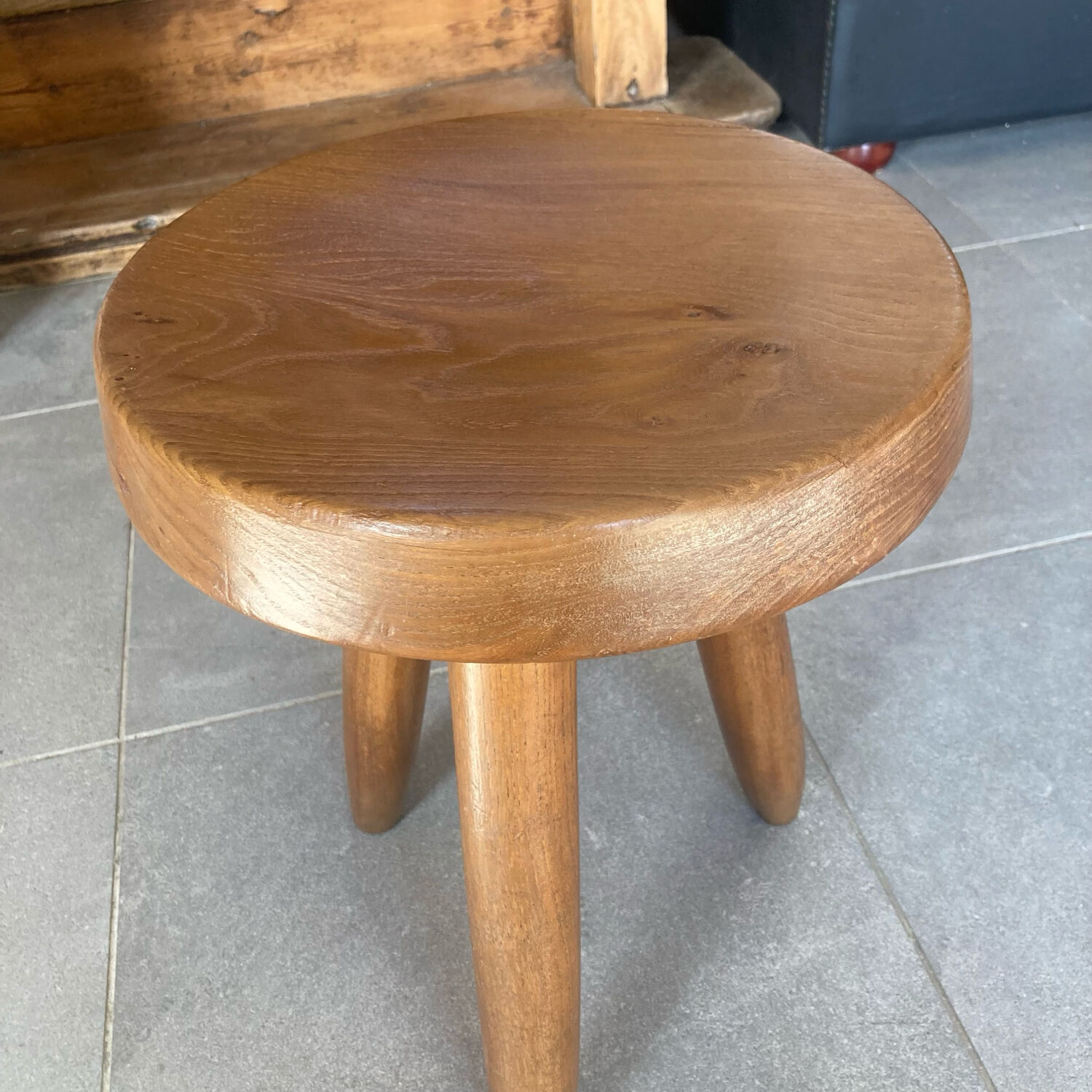 High shepherd's stool