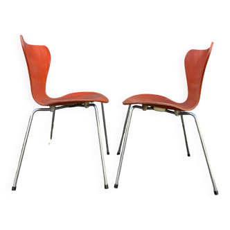 Series 7 chair pair by Arne Jacobsen for Fritz Hansen