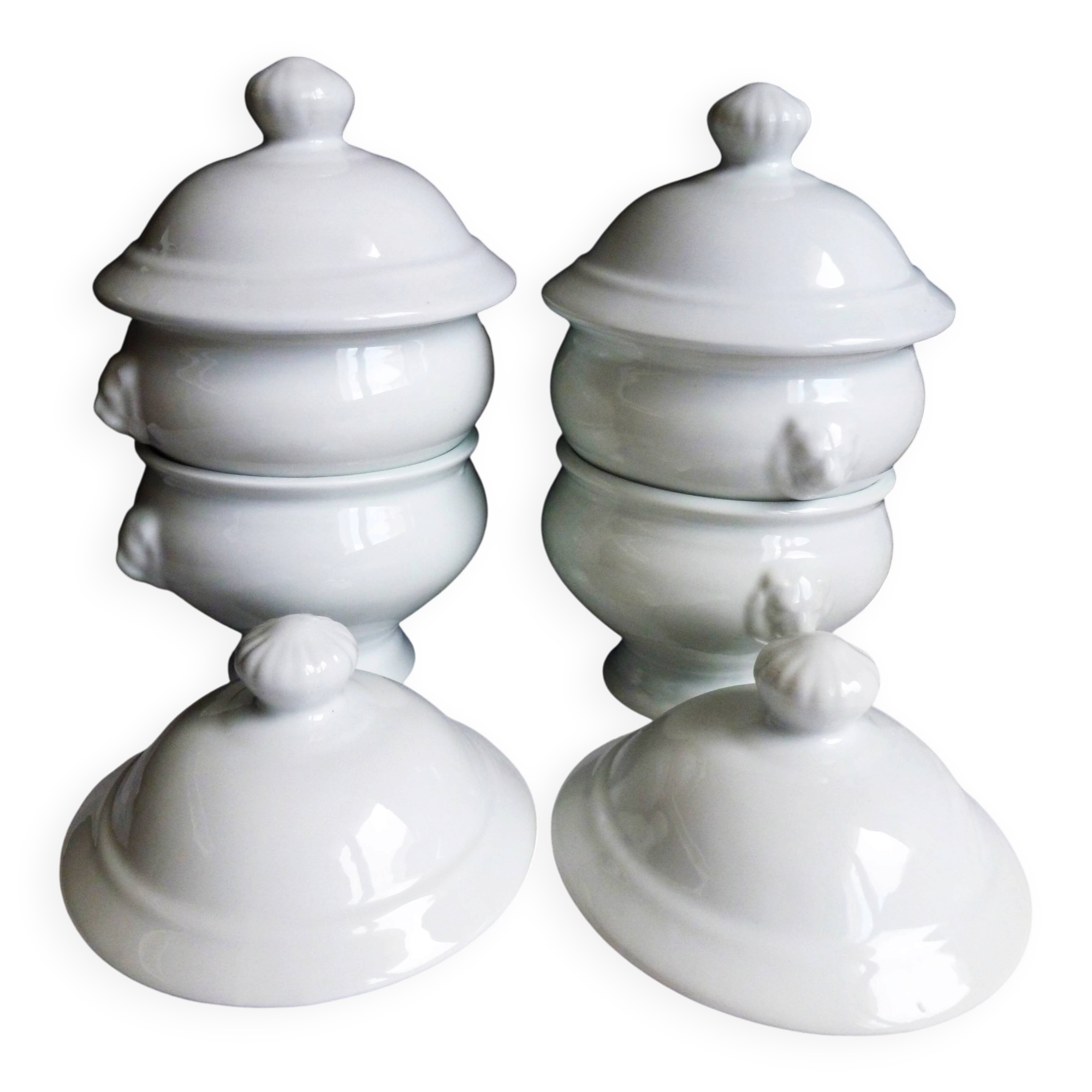 White onion soup bowls with lids, French soup bowls.