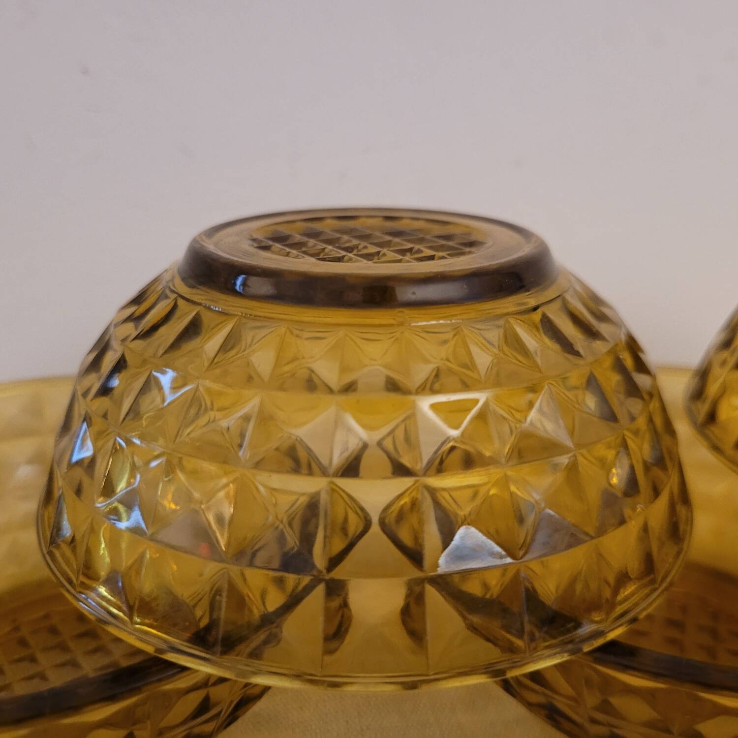 Lot de 5 coupelles en verre ambré pressé à motif nid d’abeille 70's