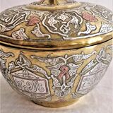 Old box, oriental covered pot in damascinated brass copper and silver. Calligraphy.