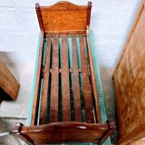 Lit de poupée ancien en bois vernis