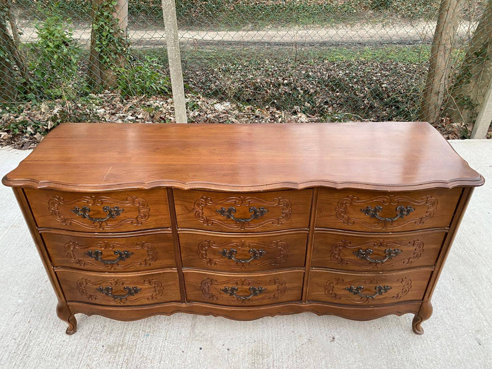 Commode américaine 9 tiroirs Bassett Furniture style Louis XV en bois massif, 1940