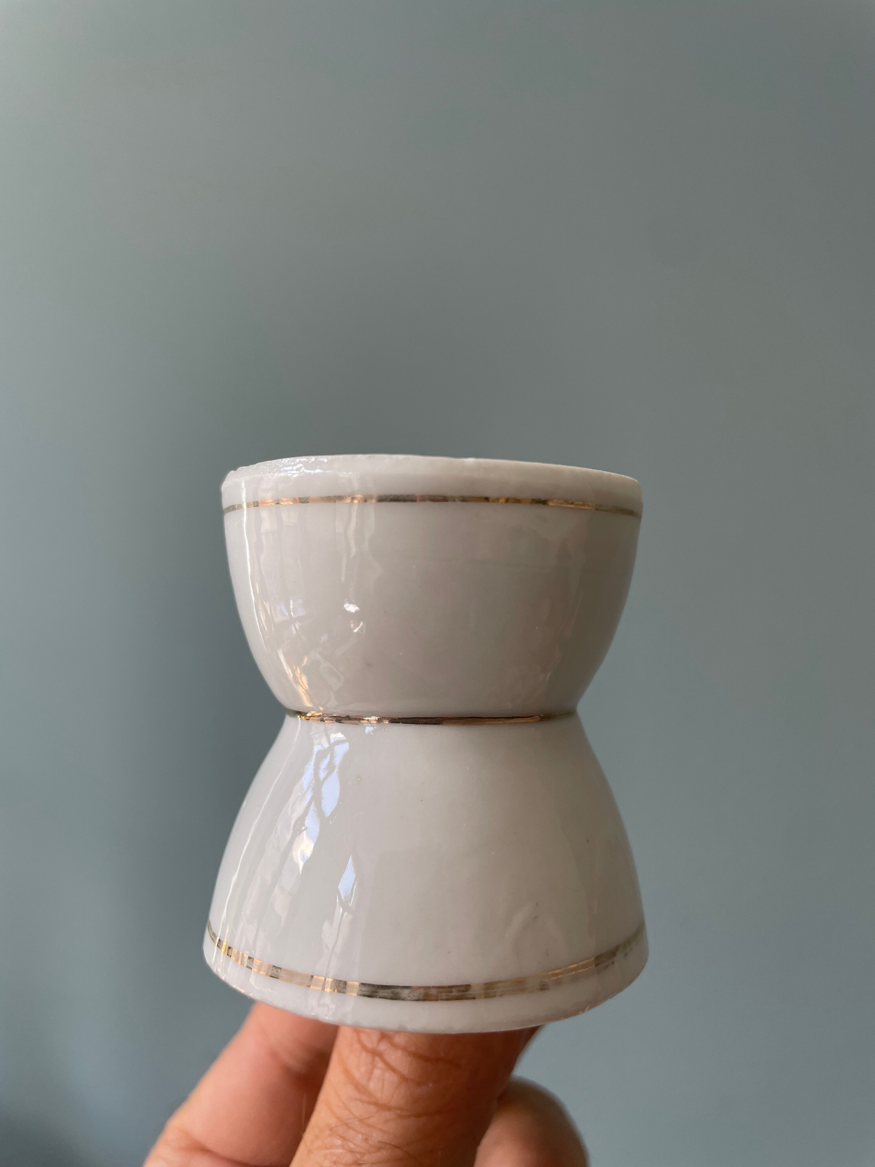 Lot de 16 coquetiers diabolo en porcelaine blanche