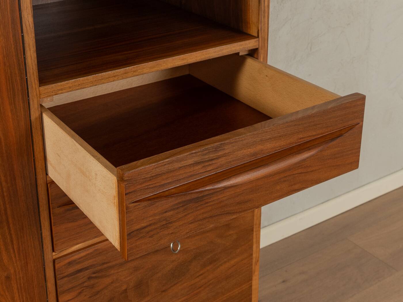 Buffet haut des années 1960 avec tiroirs