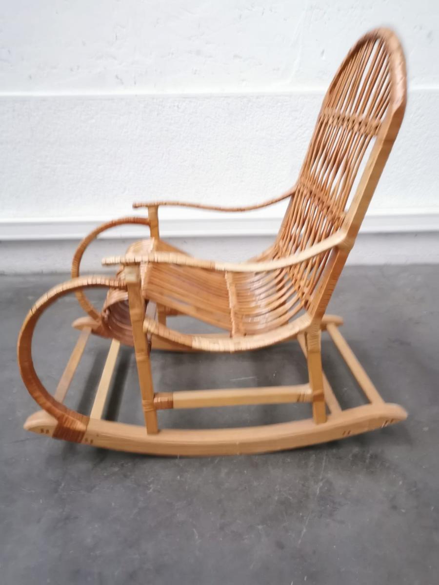 Rocking flesh in rattan