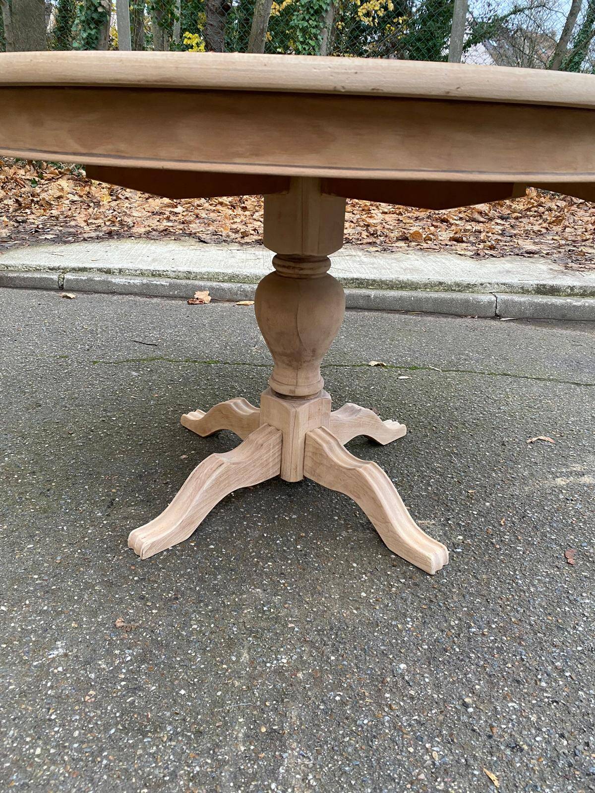 Round extendable dining table with a central pedestal base, renovated in raw wood, 150cm