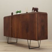 Enfialde en noyer, design danois, années 1960, production : Danemark